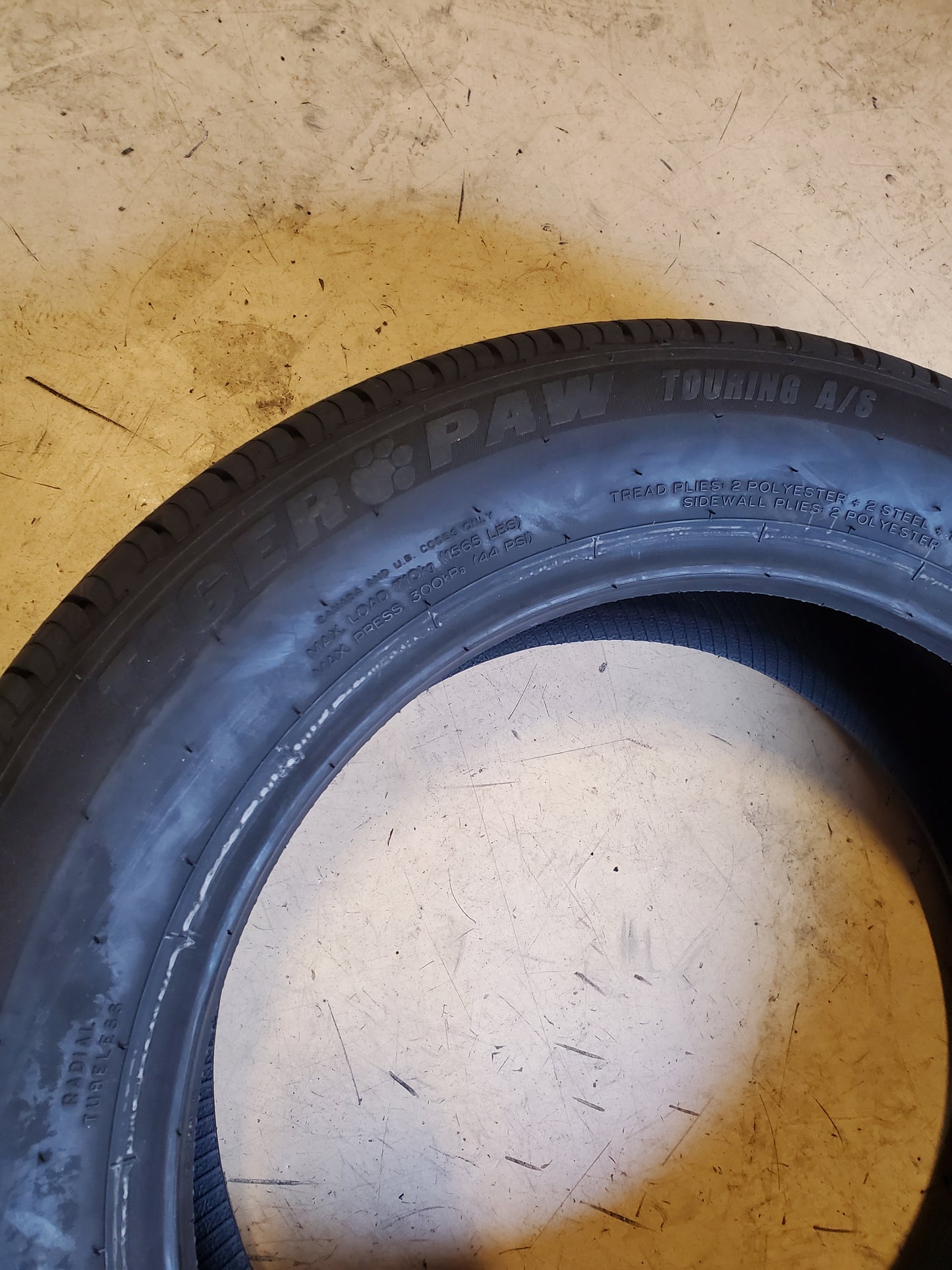 UNIROYAL TIGER PAW TOURING A/S BSW P 215 60 17 96H ALL SEASON TIRE 26141