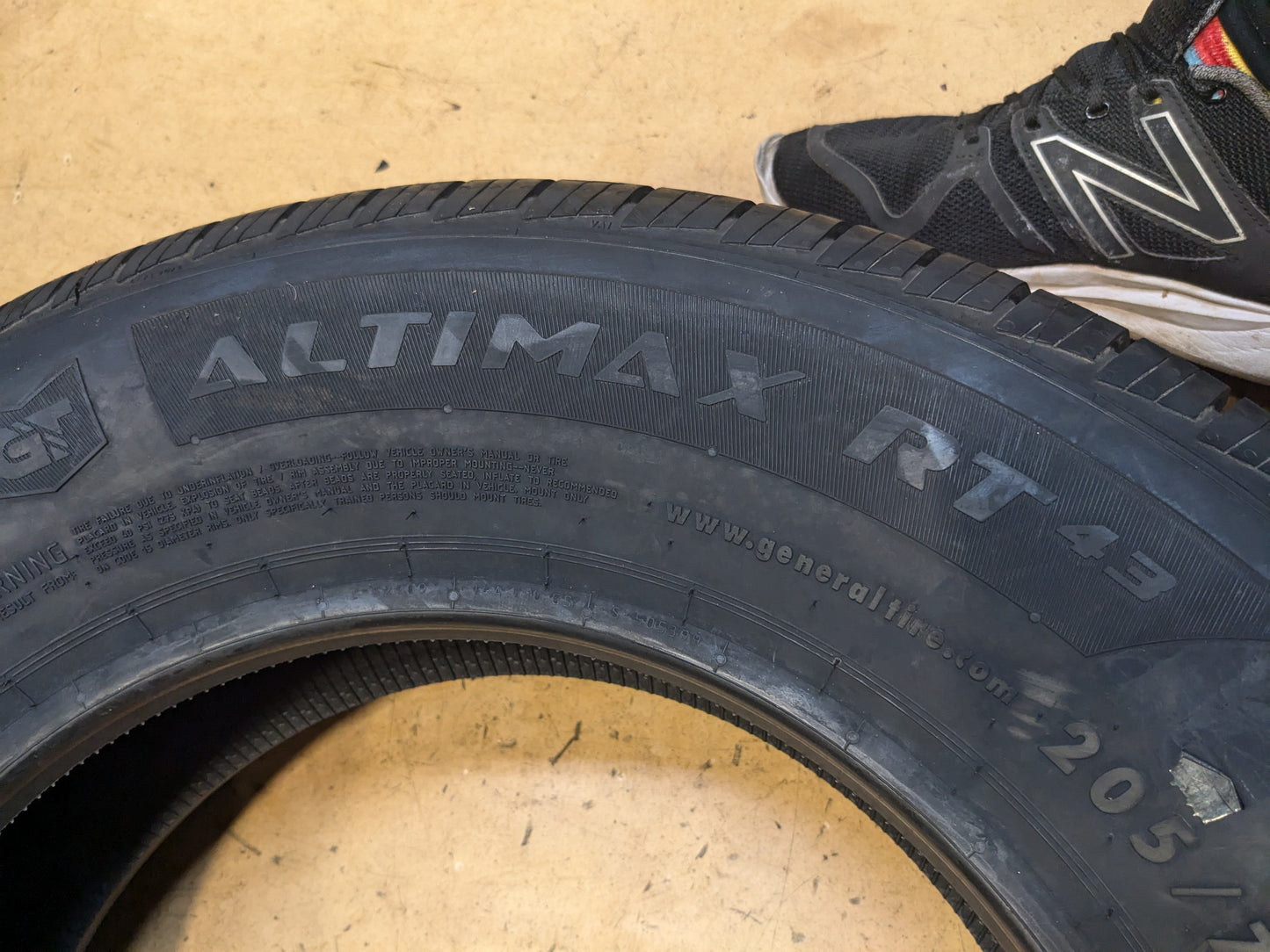 NOS GENERAL ALTIMAX RT43 BSW P 205 70 15 96T ALL SEASON TIRE 15494970000