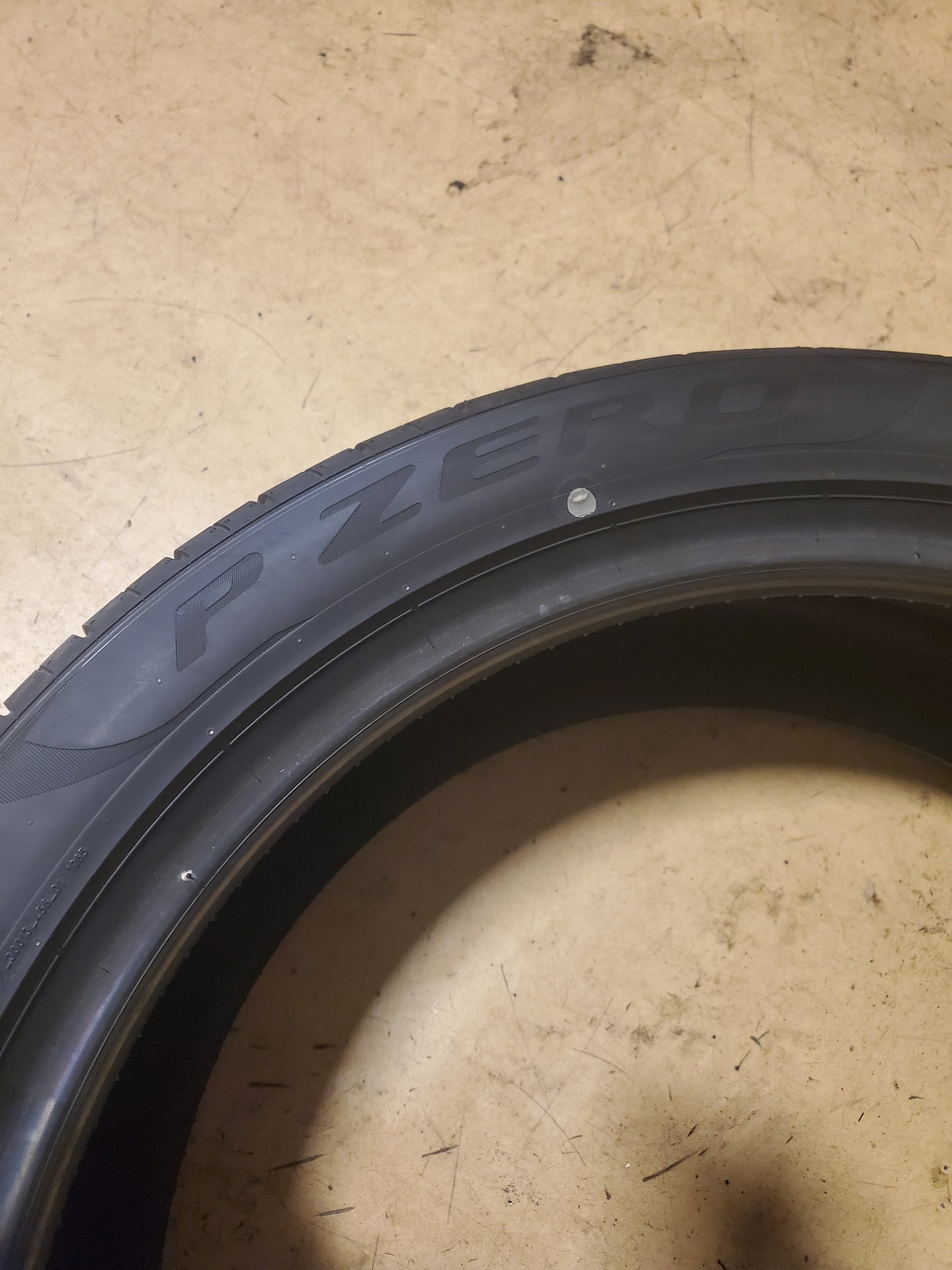 NOS PIRELLI P ZERO PZ4 SPORT FOAM BSW P 245 45 21 104Y XL UHP TIRE 3520400