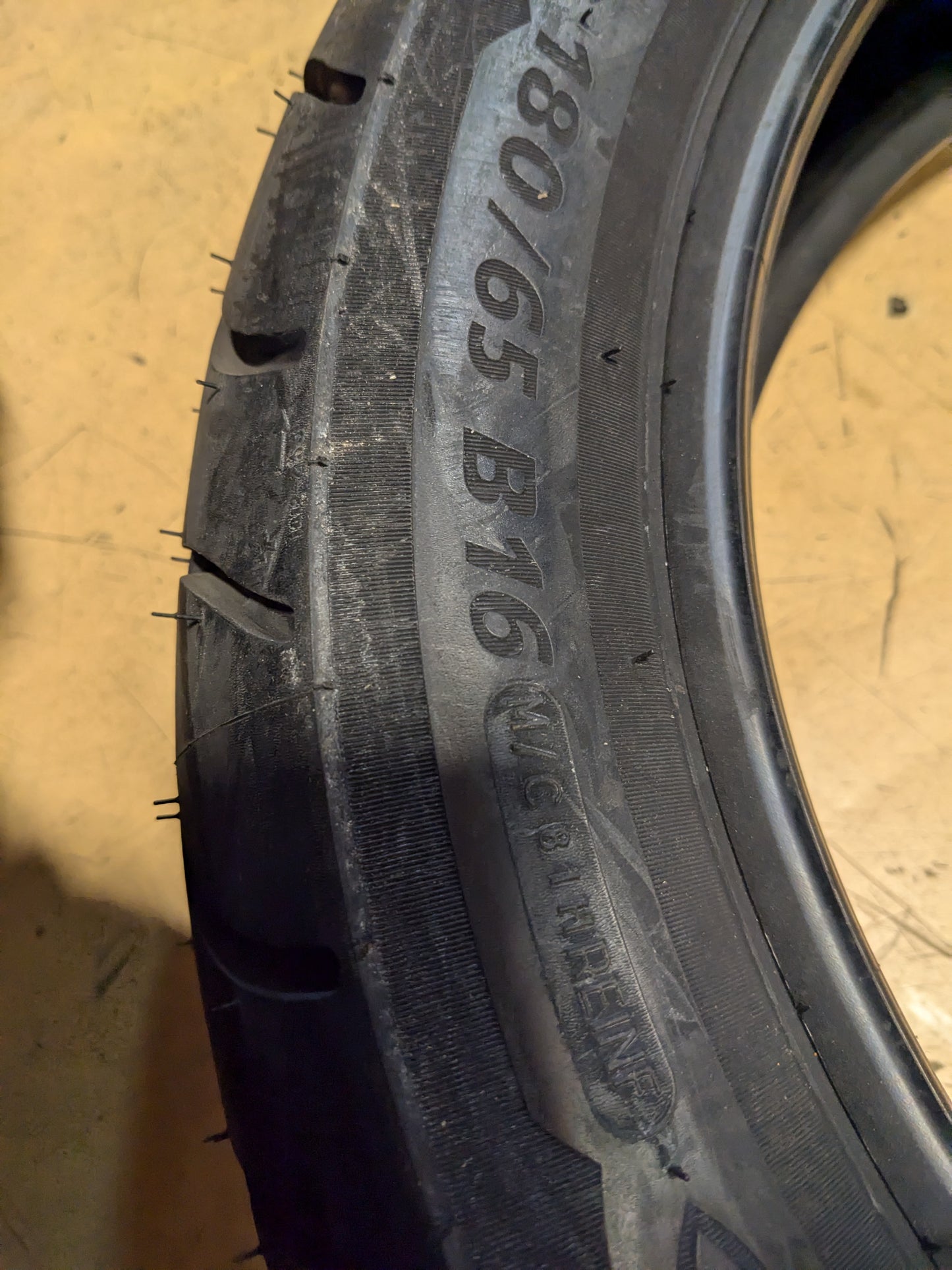 MICHELIN COMMANDER II BSW 180 65 16 81H REAR MOTORCYCLE TIRE 28747
