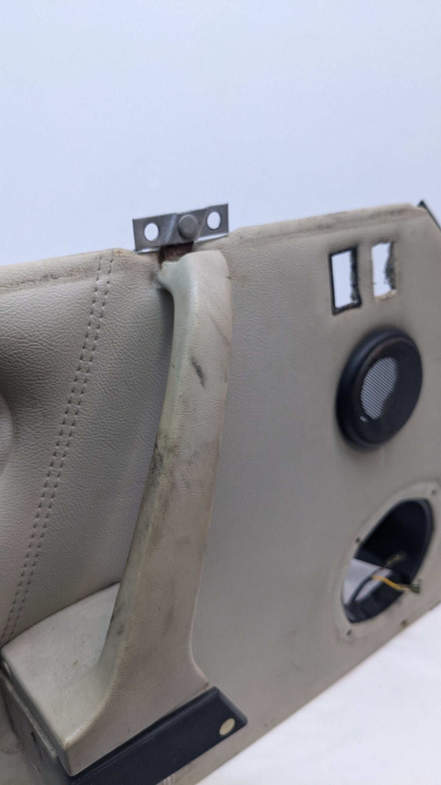 USED PORSCHE 911 CARRERA LEFT LEATHER DOOR PANEL WITH TWEETER AND HANDLE