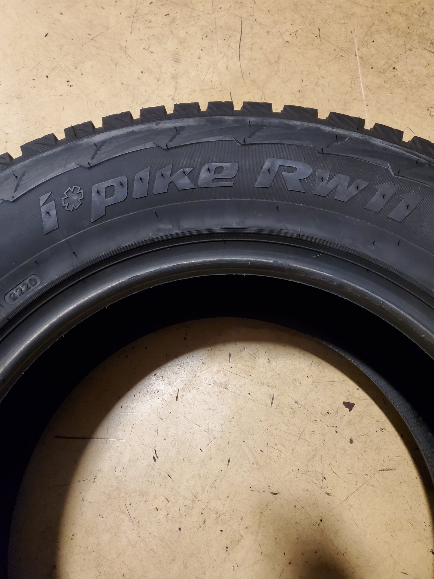 NOS HANKOOK WINTER IPIKE RW11 STUDDED LT 275 65 20 126/123Q 10PLY TIRE 2001690