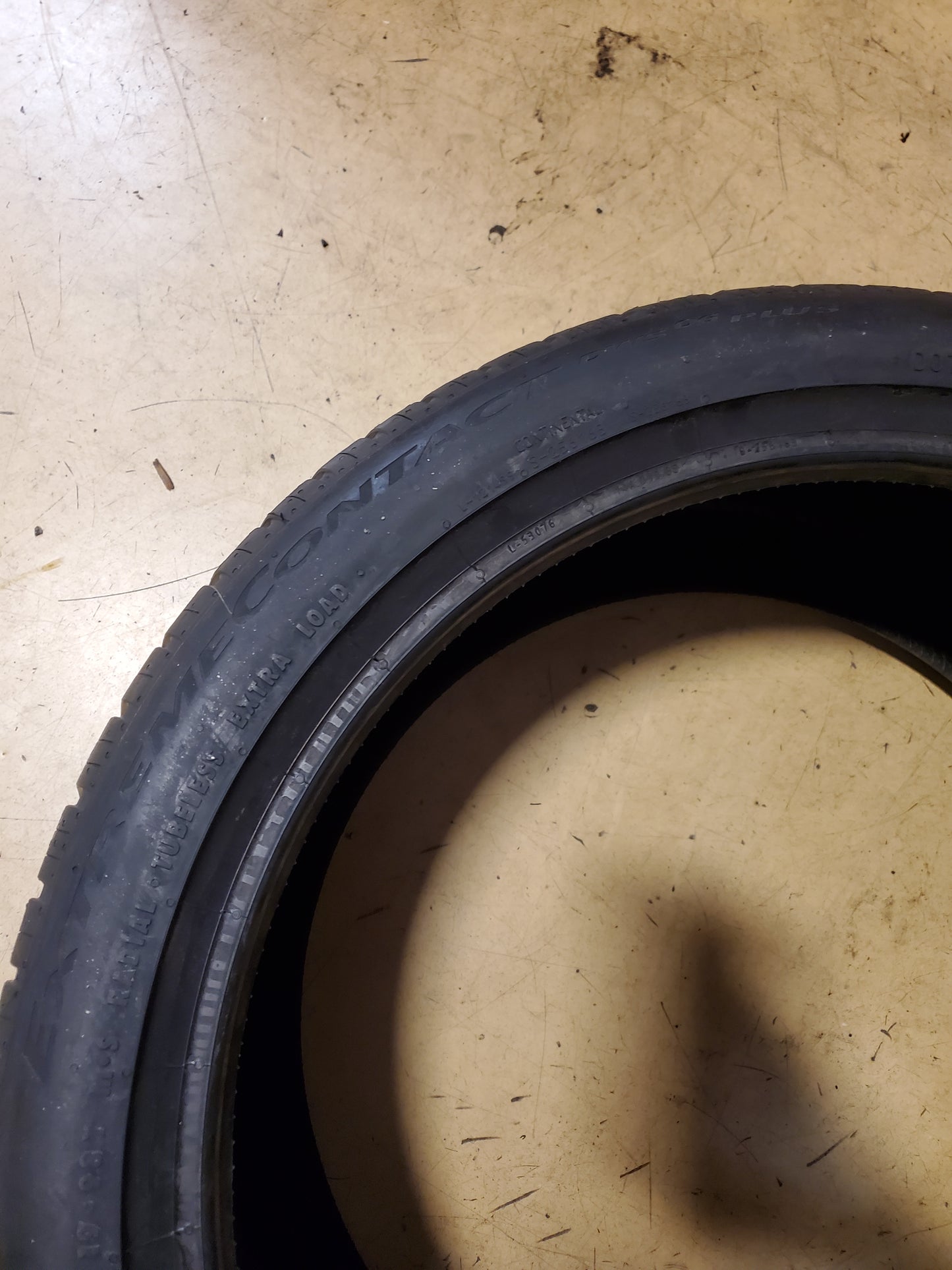 CONTINENTAL EXTREMECONTACT DWS06 PLUS P 265 35 19 98Y XL UHP TIRE 15573290000