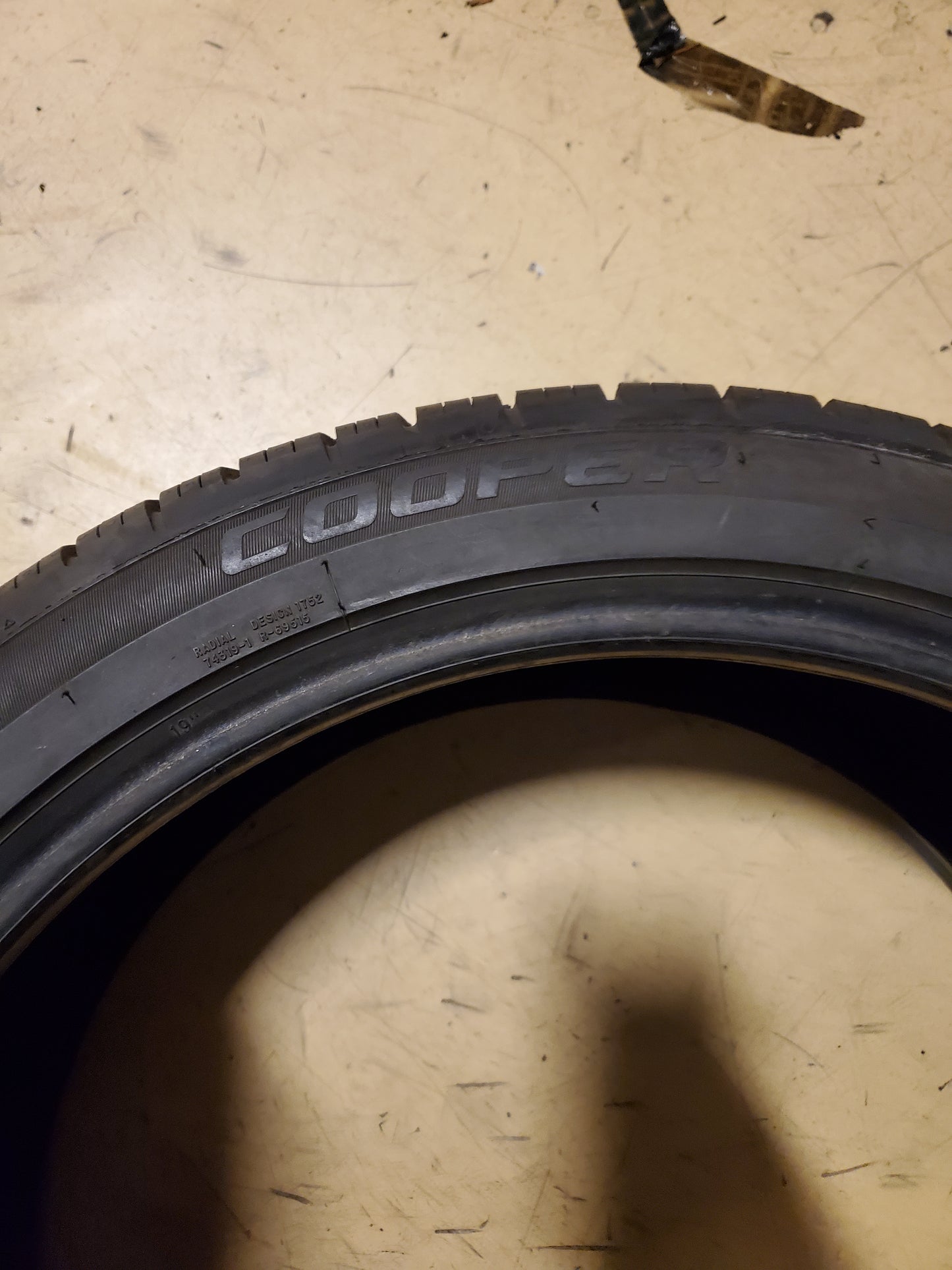 USED OS COOPER ADVENTURER TOUR P 235 40 19 96V XL ALL SEASON TIRE 90000081136
