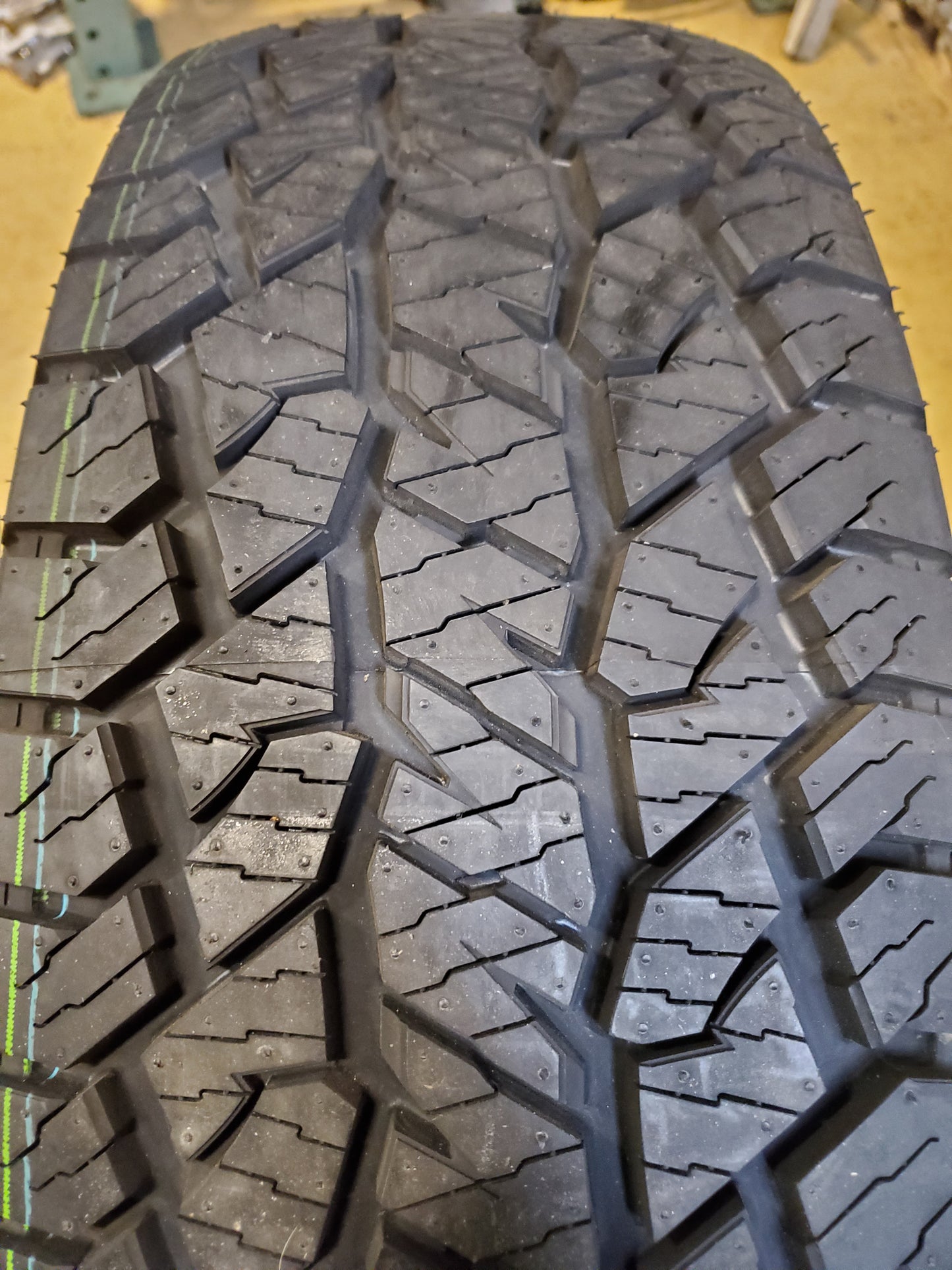 NOS HANKOOK DYNAPRO AT2 OWL P 255 70 17 112T ALL TERRAIN TIRE 1023456