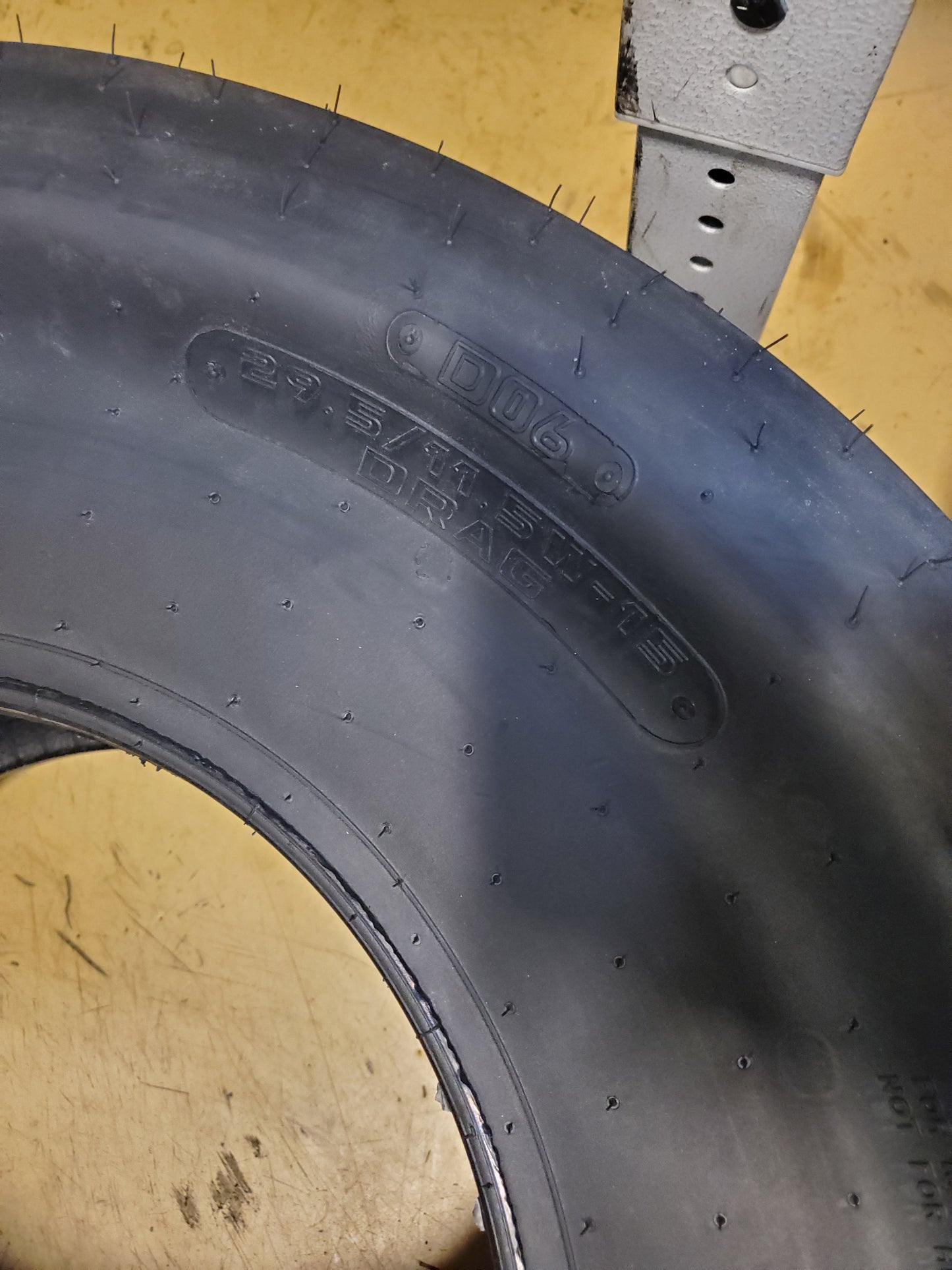 HOOSIER D06 BSW 29.5 11.5W 15 DRAG TIRE 18195D06