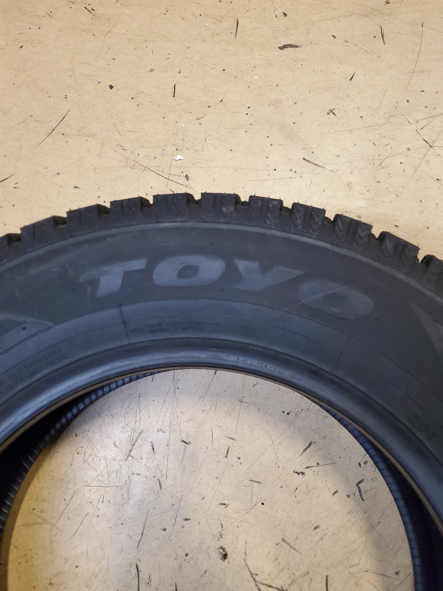 NOS TOYO OBSERVE GSI-5 BSW P 205 70 16 96S WINTER TIRE 130740
