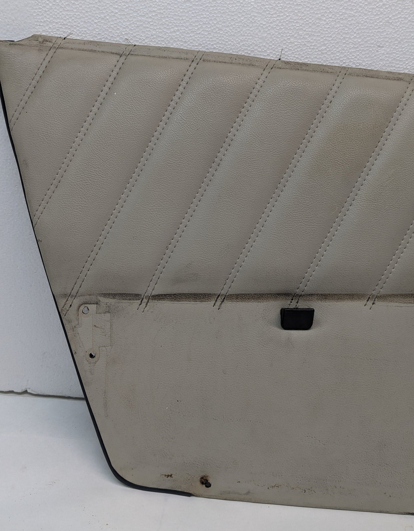 USED PORSCHE 911 CARRERA LEFT LEATHER DOOR PANEL WITH TWEETER AND HANDLE
