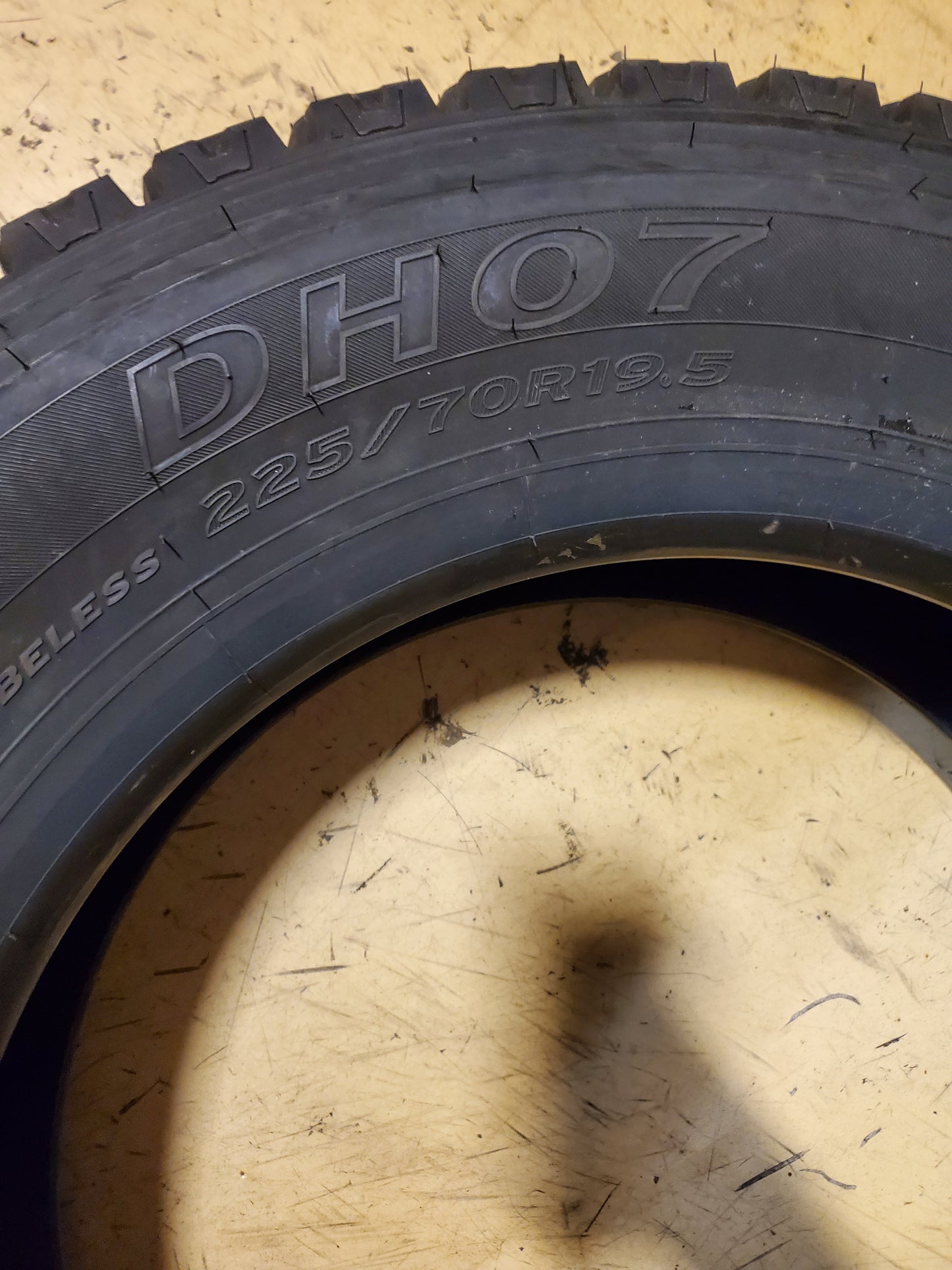 HANKOOK DH07 BSW 225 70 19.5 14PLY COMMERCIAL TIRE 3001929