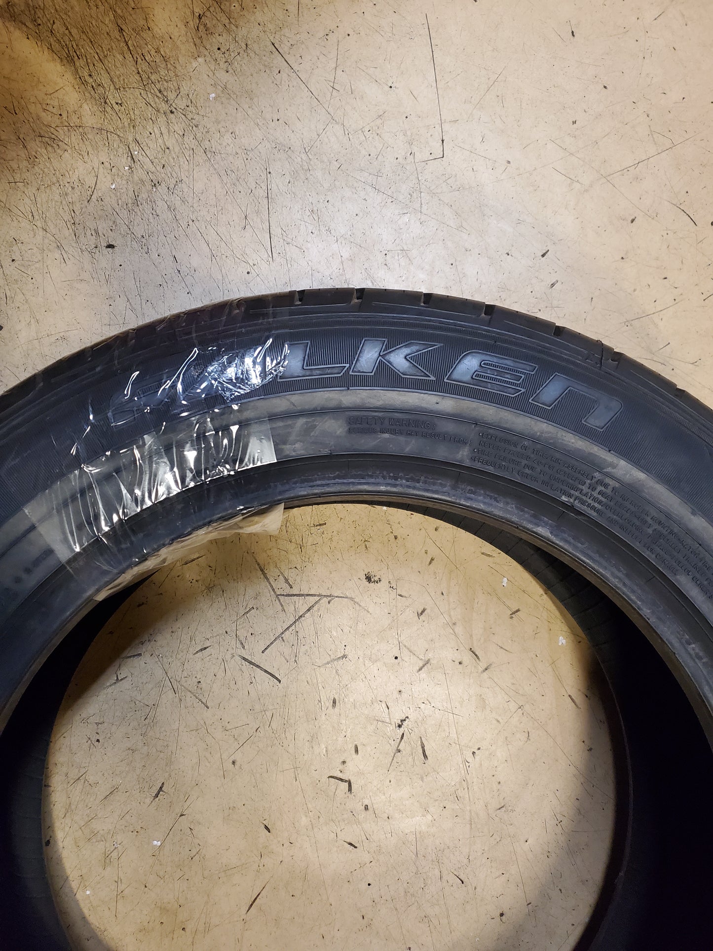 NOS FALKEN SINCERA TOURING SN211 BSW P 215 60 17 95T ALL SEASON TIRE 28204704