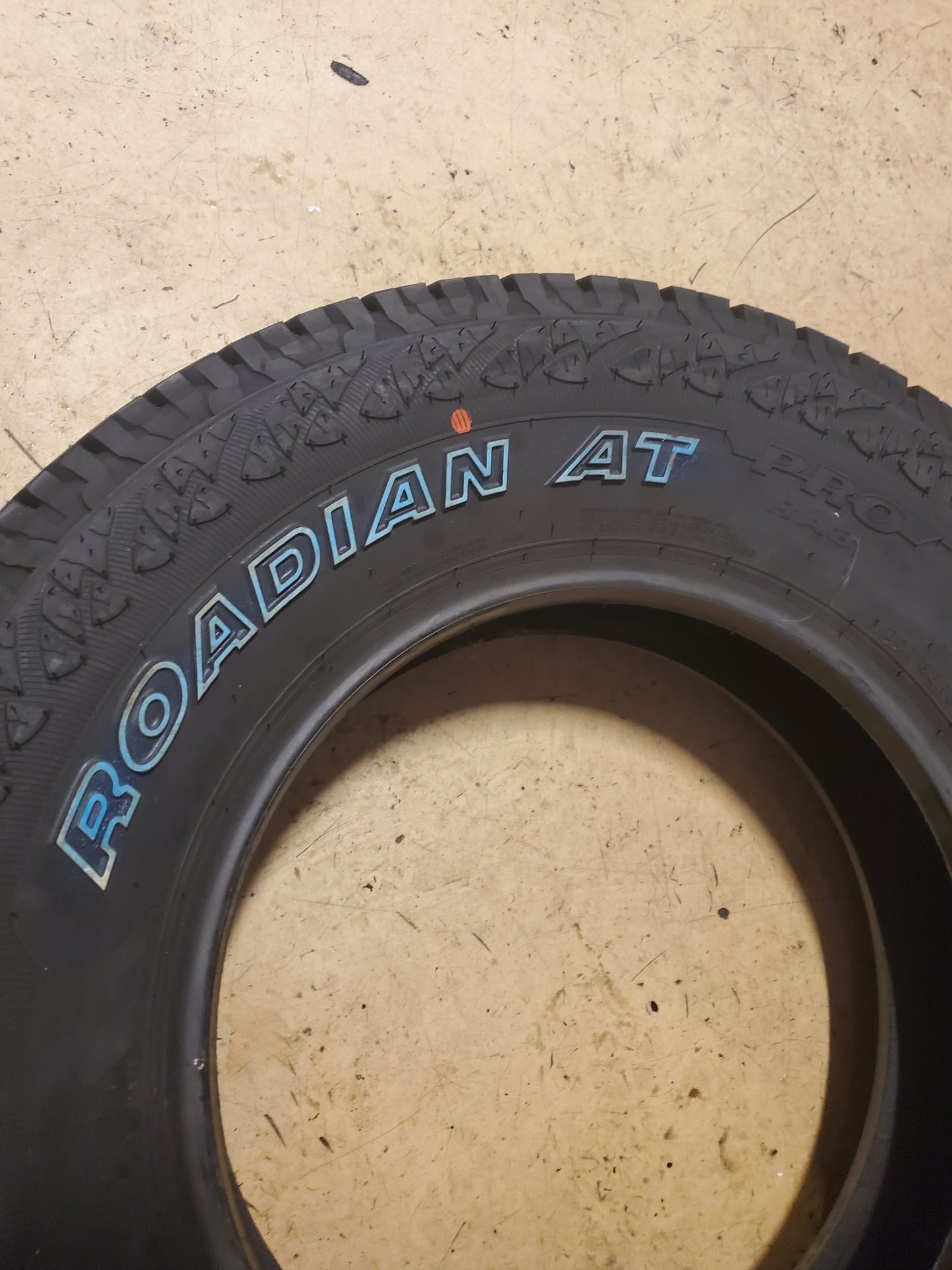 NOS NEXEN ROADIAN A/T PRO RA8 OWL P 255 75 17 113S ALL TERRAIN TIRE 16060NXK
