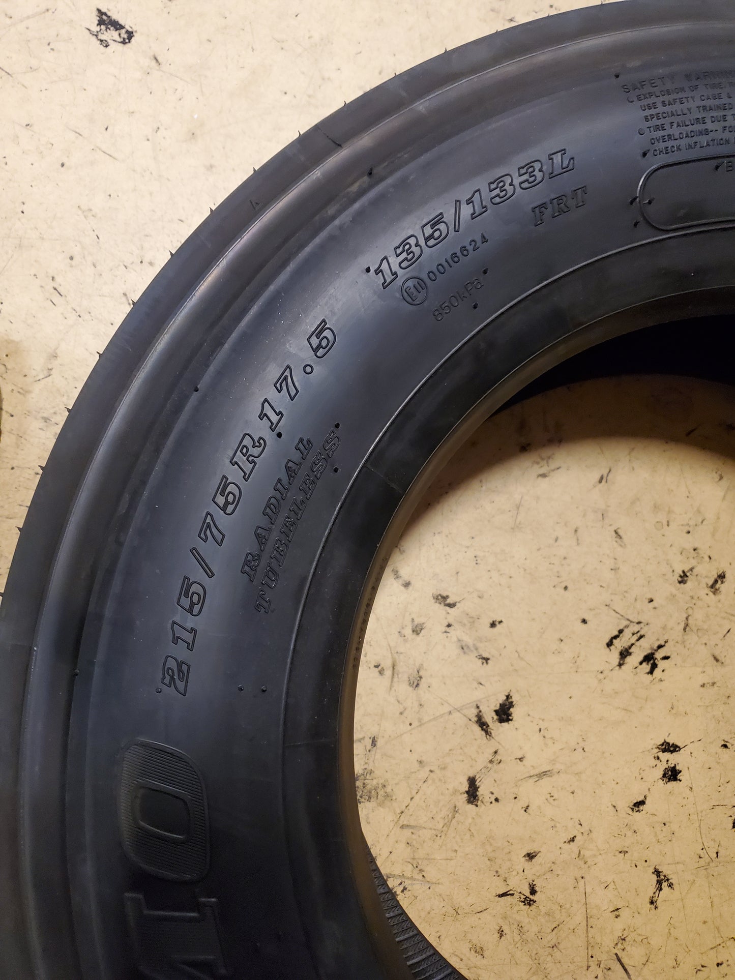 SUMITOMO ST719 BSW 215 75 17.5 135/133L 16PLY COMMERCIAL TIRE 5533466