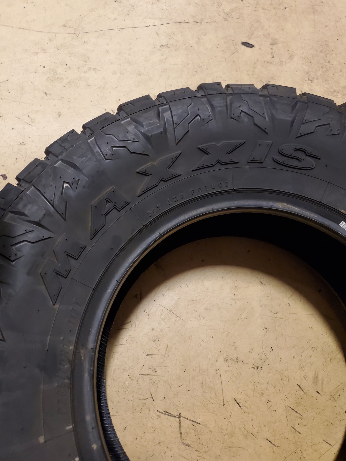 MAXXIS RAZR AT AT-811 BSW P 285 70 17 117T ALL TERRAIN TIRE ETP00251700