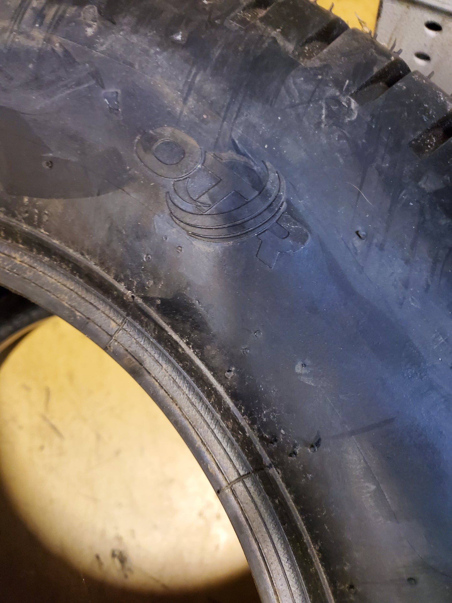 OTR ULTRA CHEVRON BSW 29 14 15 12PLY LAWN TIRE T5606265140012