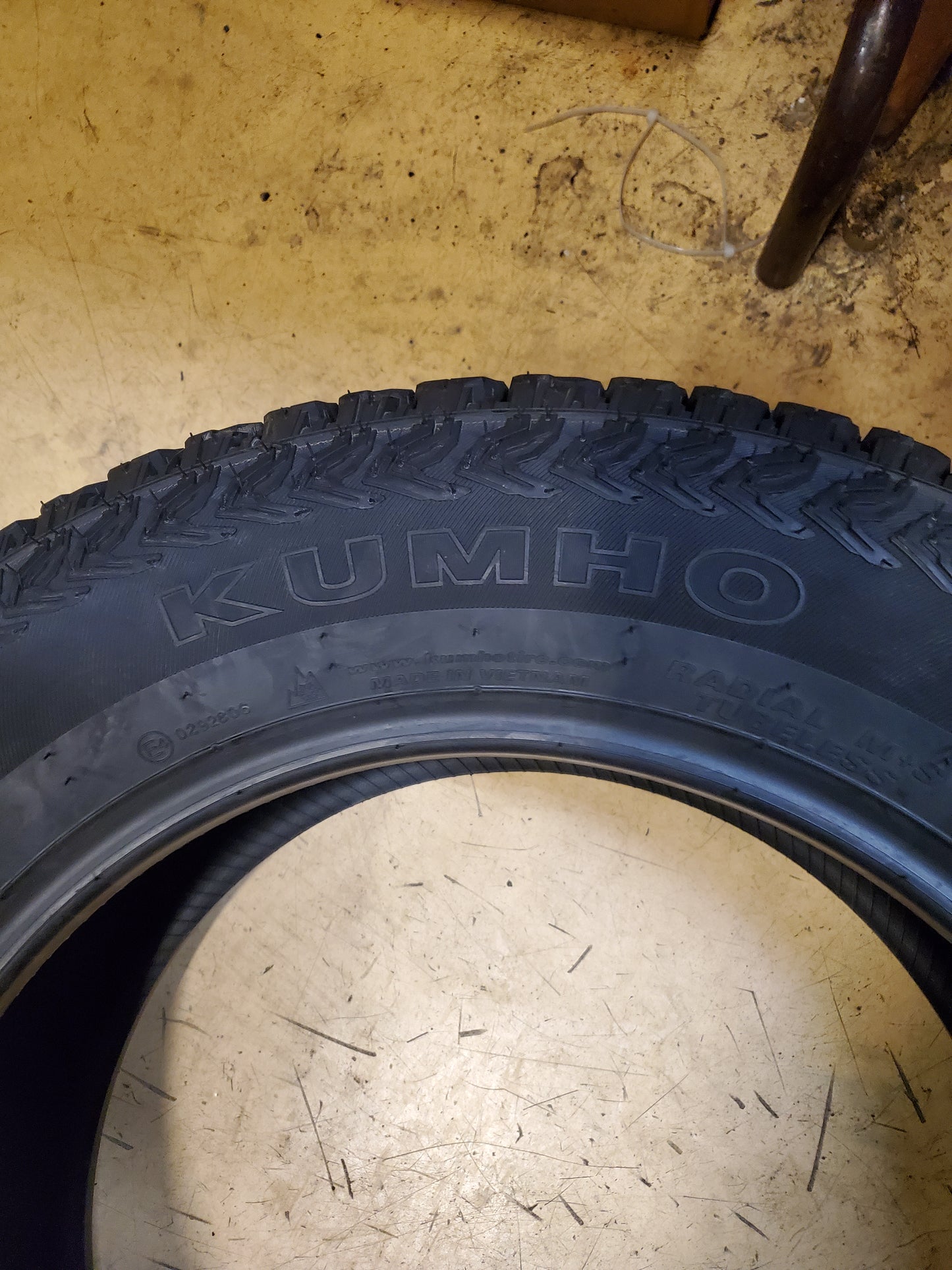 KUMHO ROADVENTURE AT51 BSW P 235 65 17 108T XL ALL TERRAIN TIRE 2207253