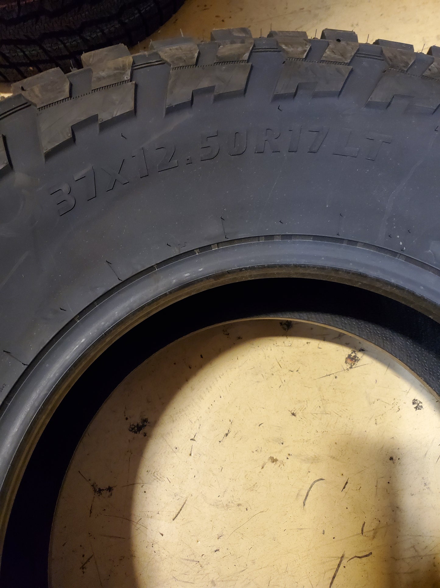 ROVELO RIDGETRAK R/T RT01 BSW LT 37 12.5 17 124Q 8PLY RUGGED TIRE 1600409K