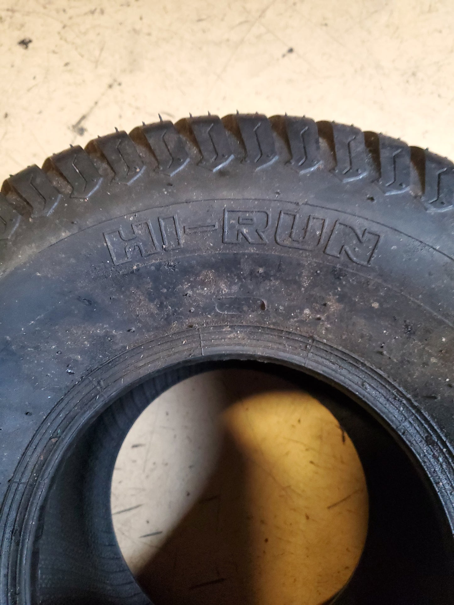HI-RUN SU05 BSW 20 10 8 2PLY LAWN TIRE WD1034