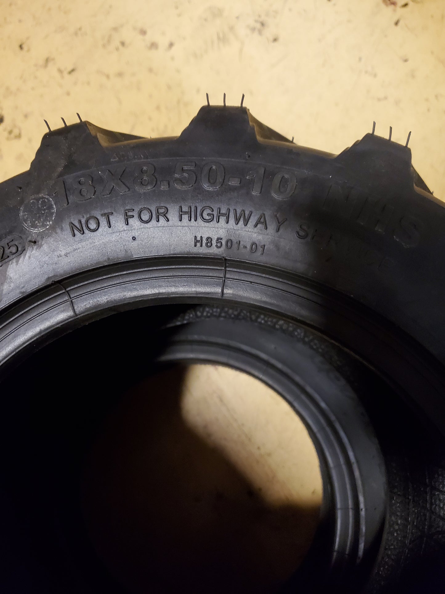 HORSESHOE BSW 18 8.5 10 TRACTOR TIRE 109883Q2