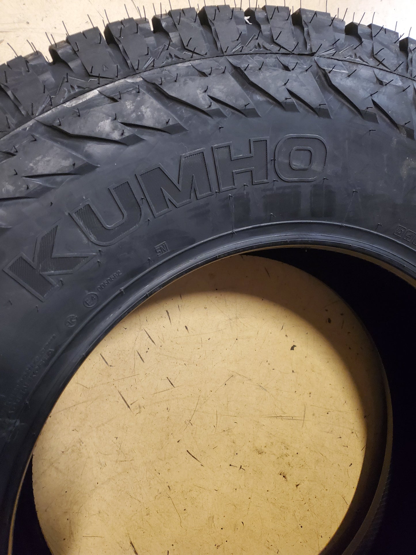 KUMHO ROADVENTURE AT52 BSW LT 37 12.5 20 126R 10PLY ALL TERRAIN TIRE 2290173