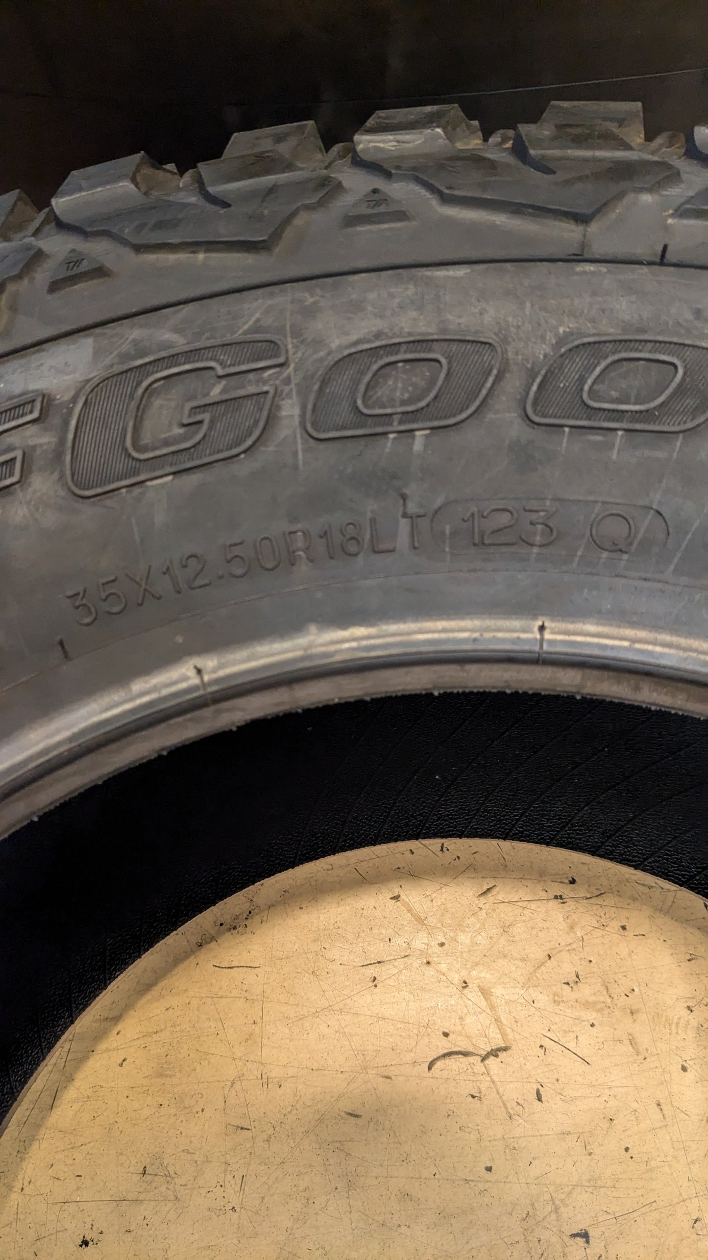 BFGOODRICH MUD TERRAIN T/A KM3 BSW LT 35 12.5 18 123Q 10PLY MUD TERRAIN 72204