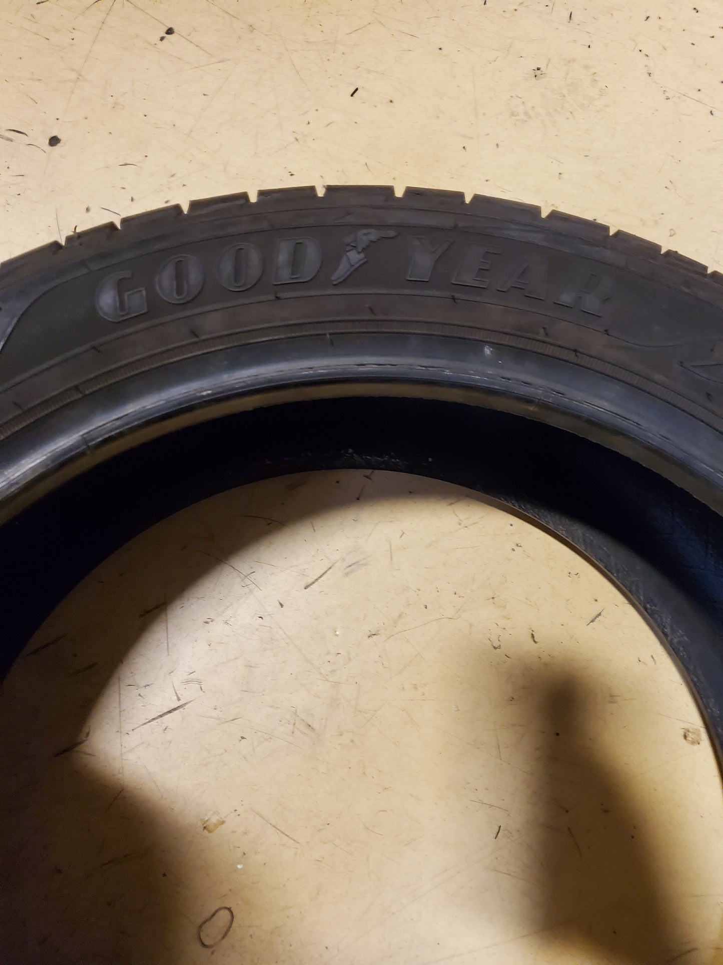 USED 11/32”GOODYEAR ASSURANCE MAXLIFE P 235 45 19 95H ALL SEASON TIRE 110931545