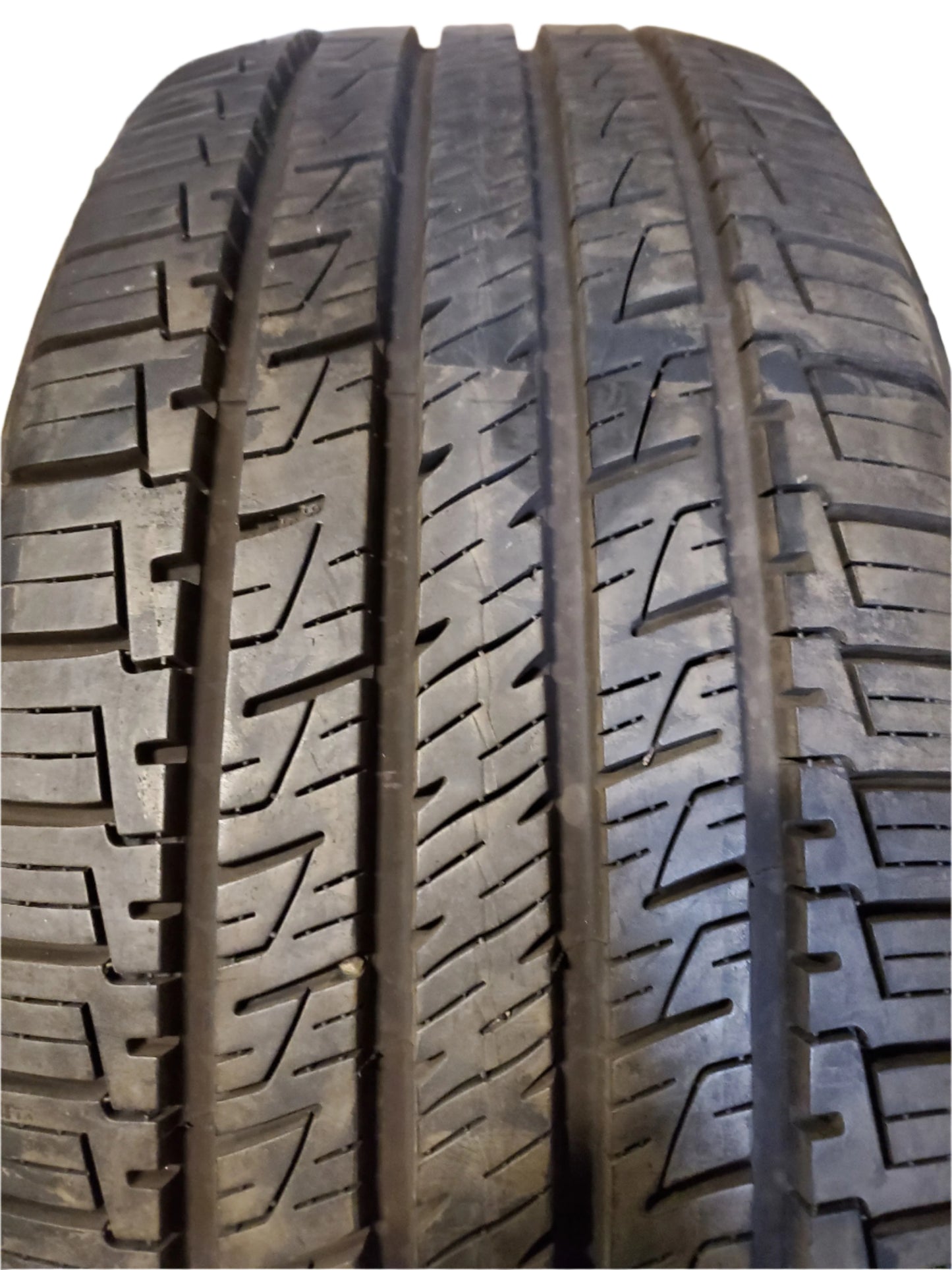 USED 11/32”GOODYEAR ASSURANCE MAXLIFE P 235 45 19 95H ALL SEASON TIRE 110931545