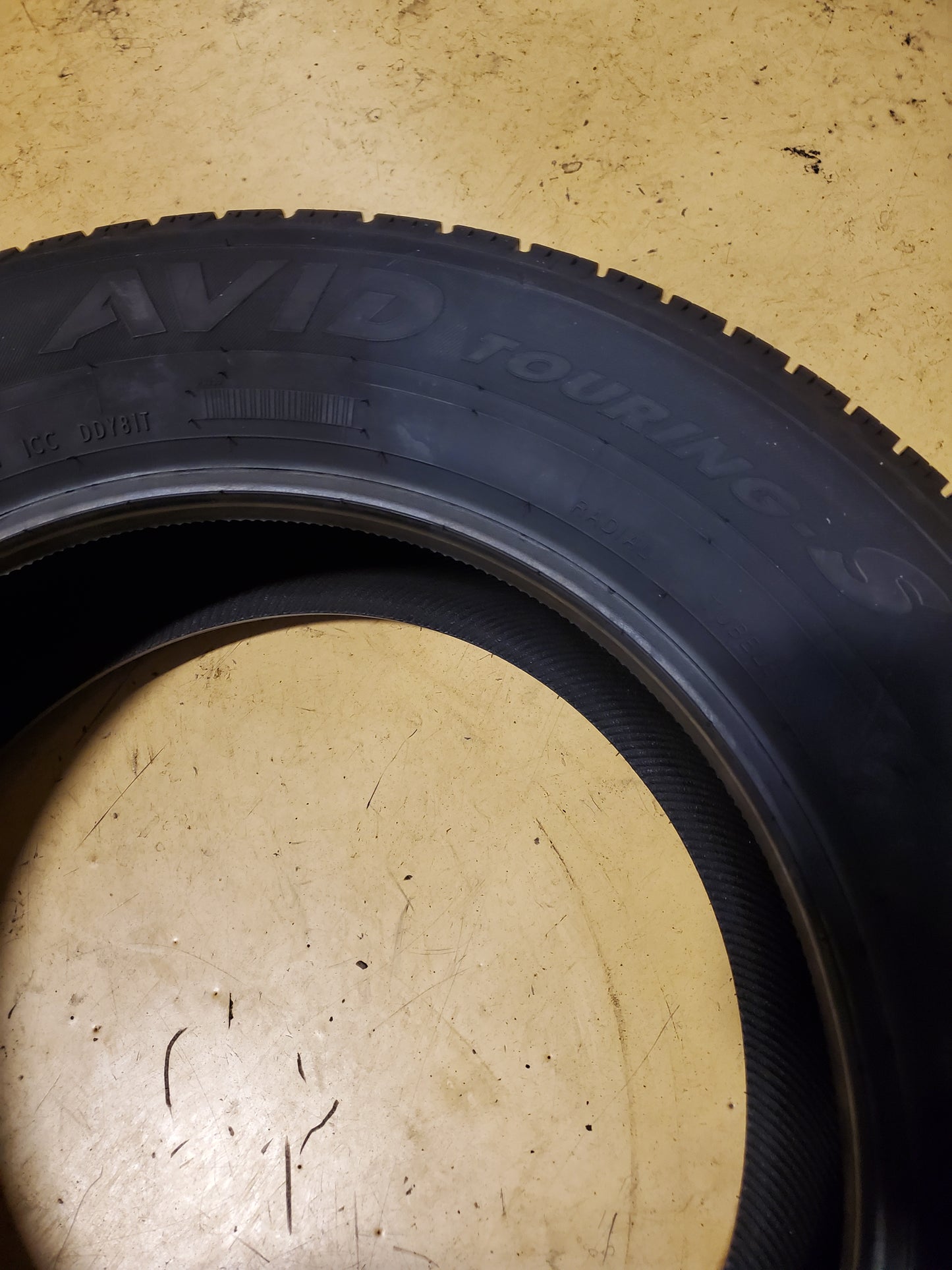 YOKOHAMA AVID TOURING-S BSW P 235 60 17 102T ALL SEASON TIRE 110131832