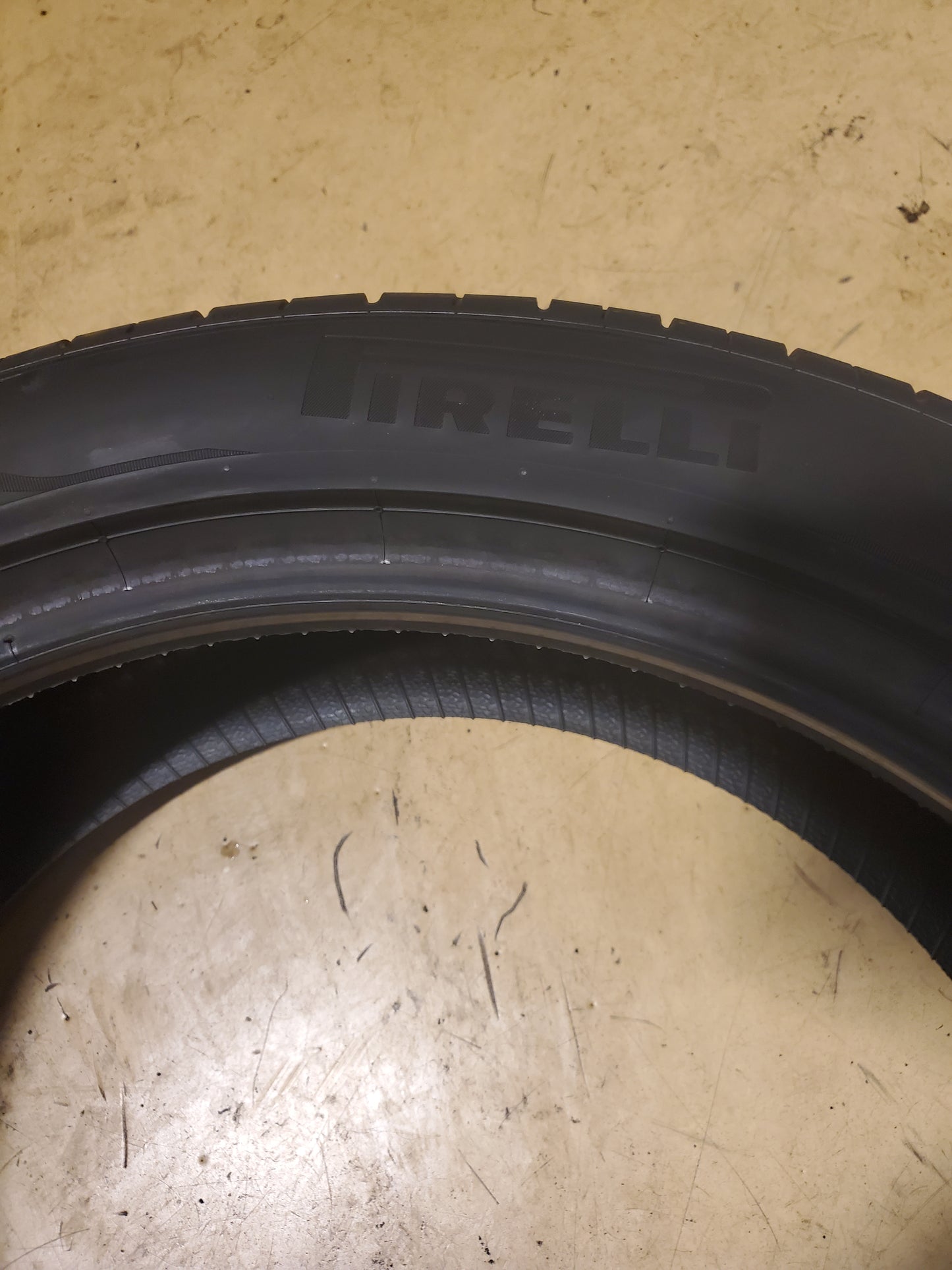 NOS PIRELLI P ZERO PZ4 SPORT FOAM BSW P 245 45 21 104Y XL UHP TIRE 3520400