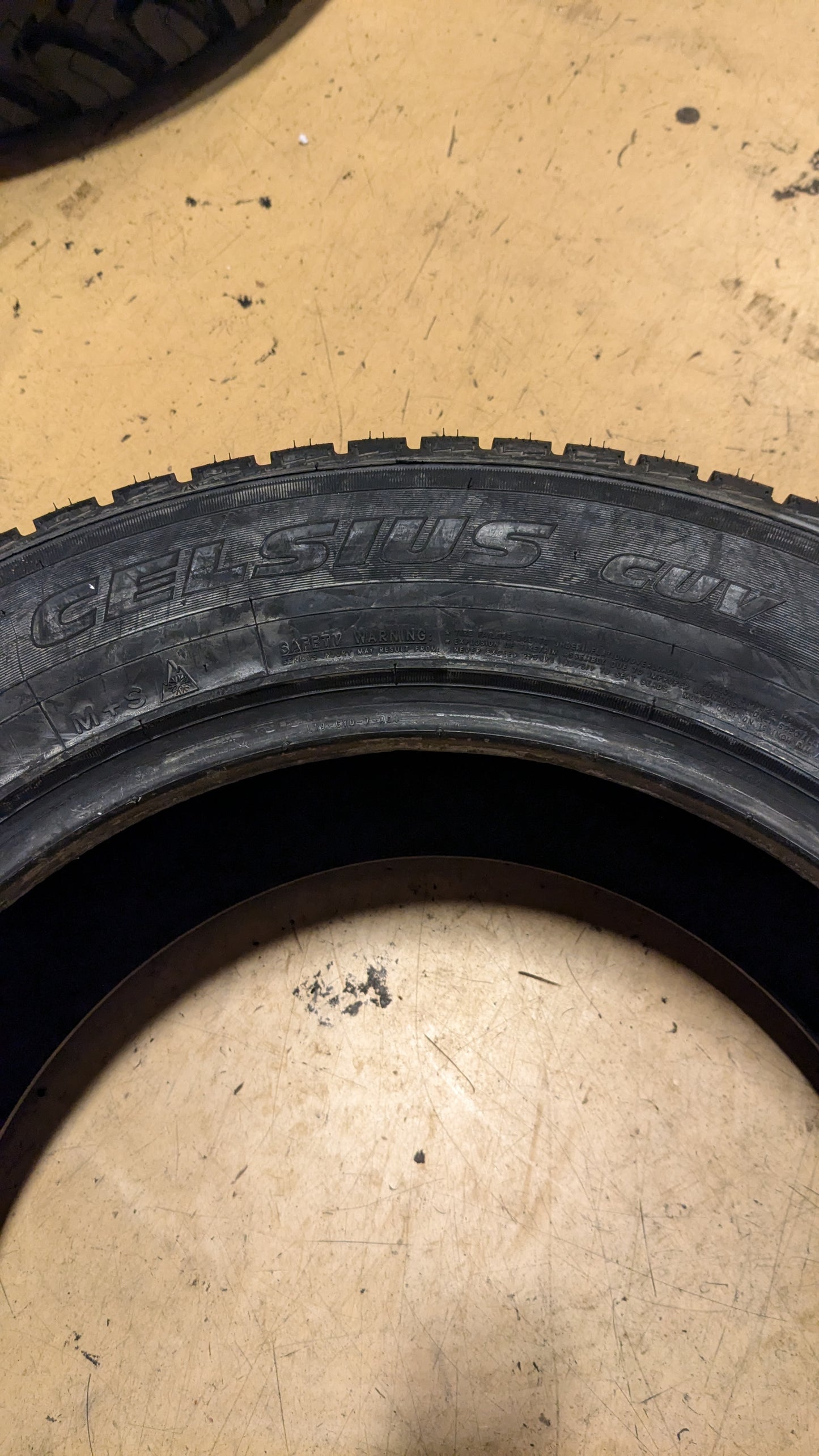 NOS TOYO CELSIUS CUV BSW P 275 55 19 111V ALL SEASON TIRE 128190