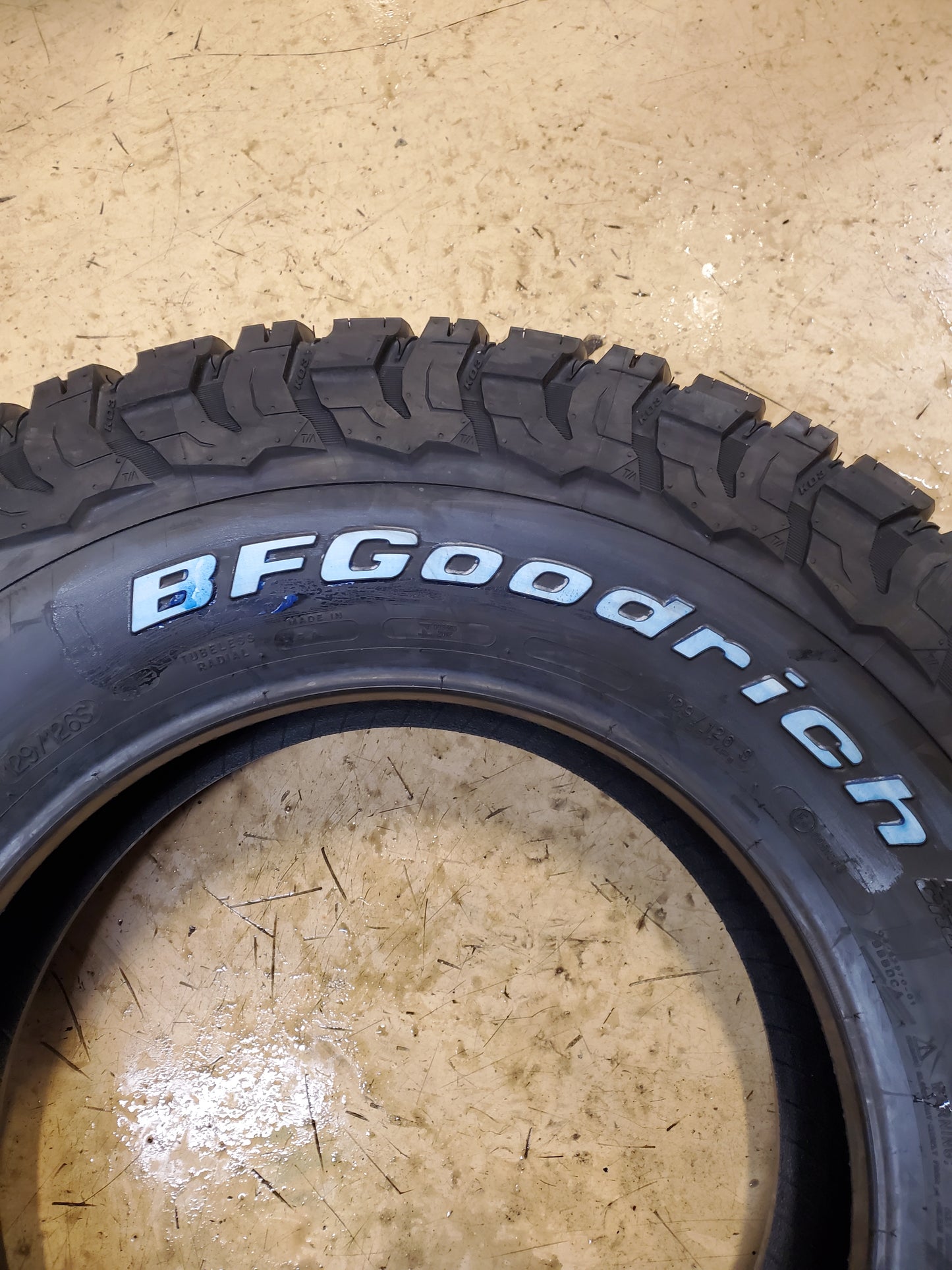 2 BFGOODRICH ALL-TERRAIN T/A KO3 RWL LT 295 70 18 129/126S 10PLY TIRE 33249