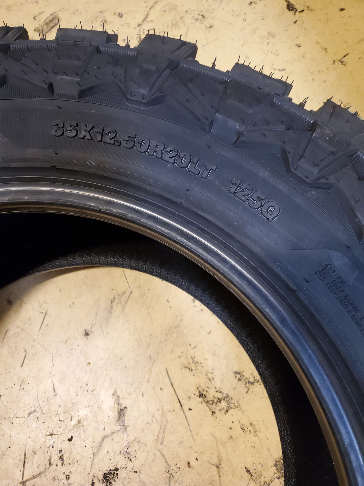 RADAR RENEGADE-X BSW LT 35 12.5 20 125Q 12PLY MUD TIRE RACSTH0047