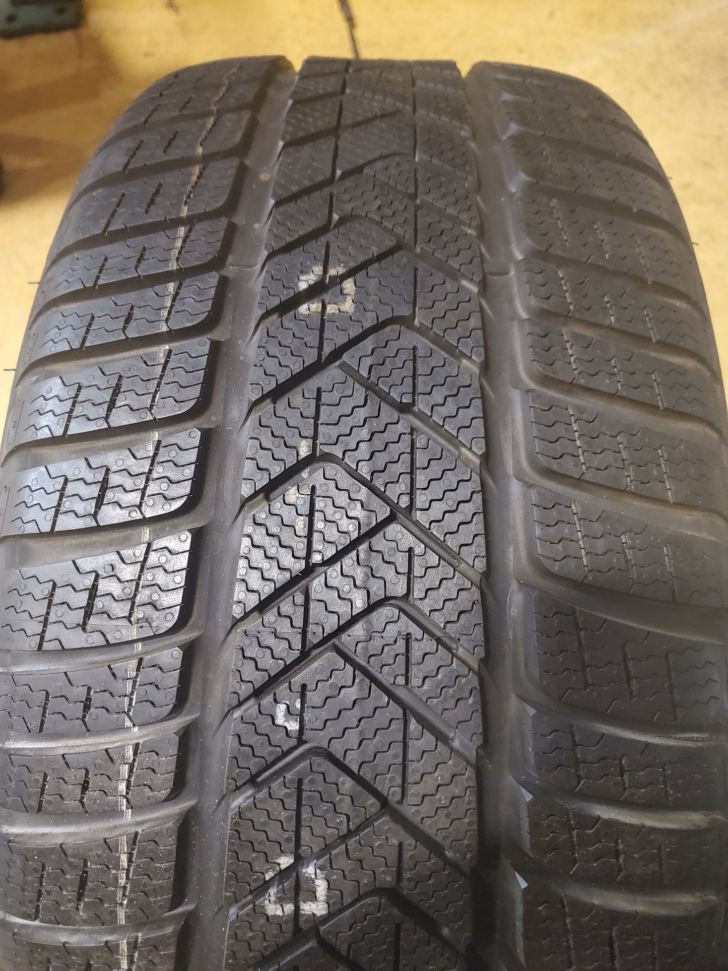 NOS PIRELLI WINTER SOTTOZERO 3 MOE RF BSW P 275 35 19 100V WINTER TIRE 2729000
