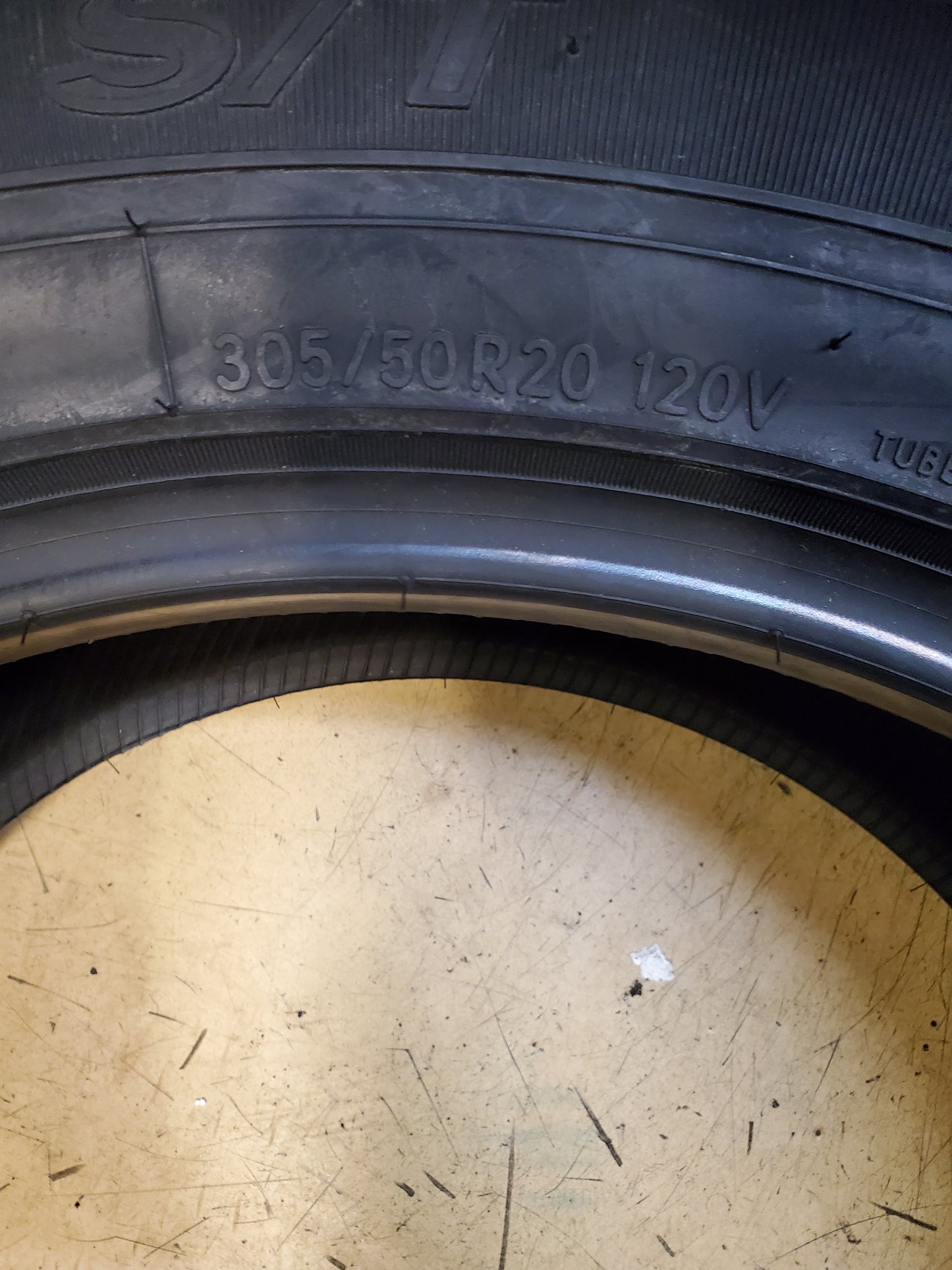 NOS TOYO PROXES S/T BSW P 305 50 20 120V ALL SEASON TIRE 242350