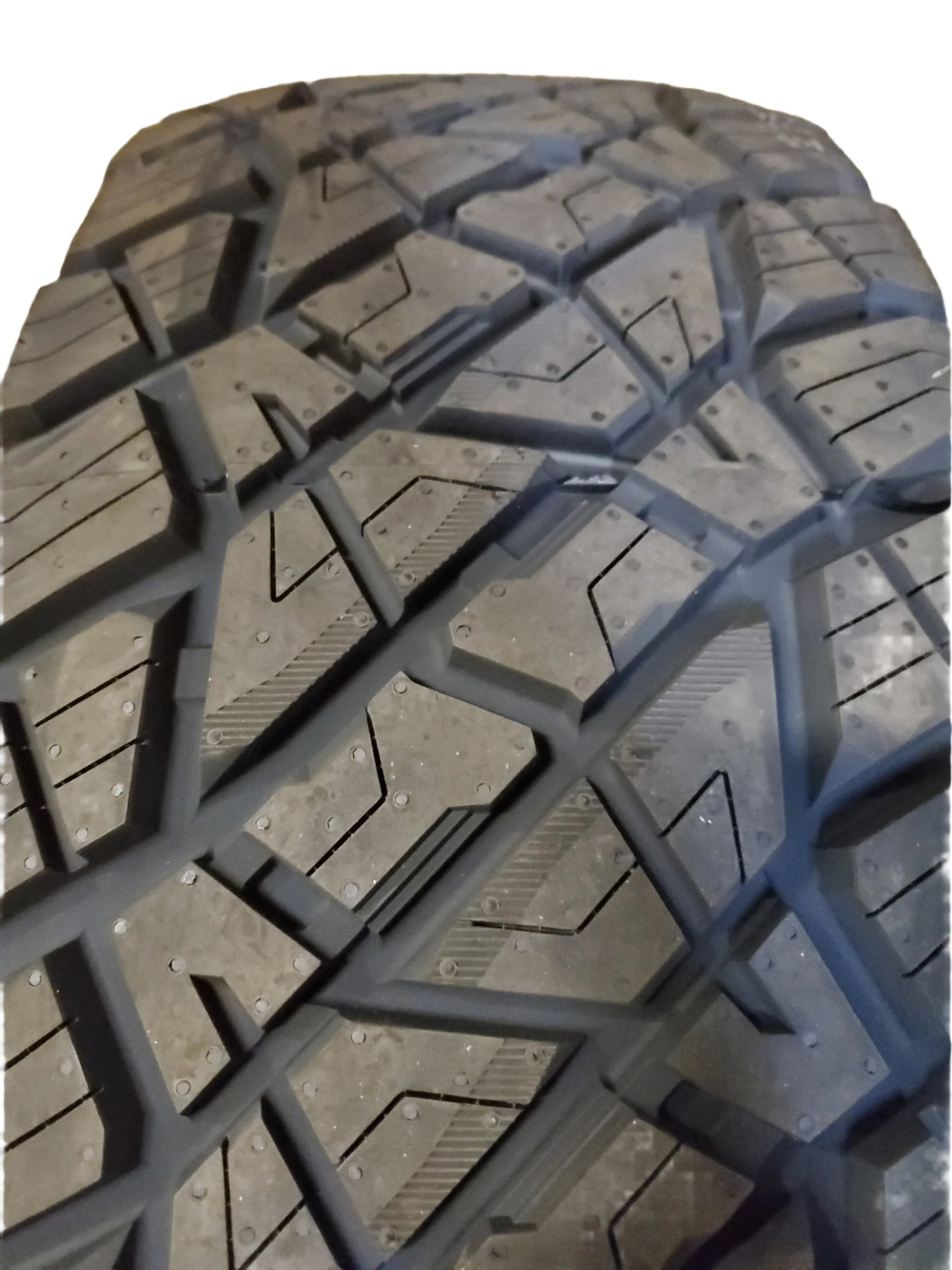 PREDATOR NEW MUTANT X-AT BSW P 275 65 18 116T ALL TERRAIN TIRE NPRXATS16
