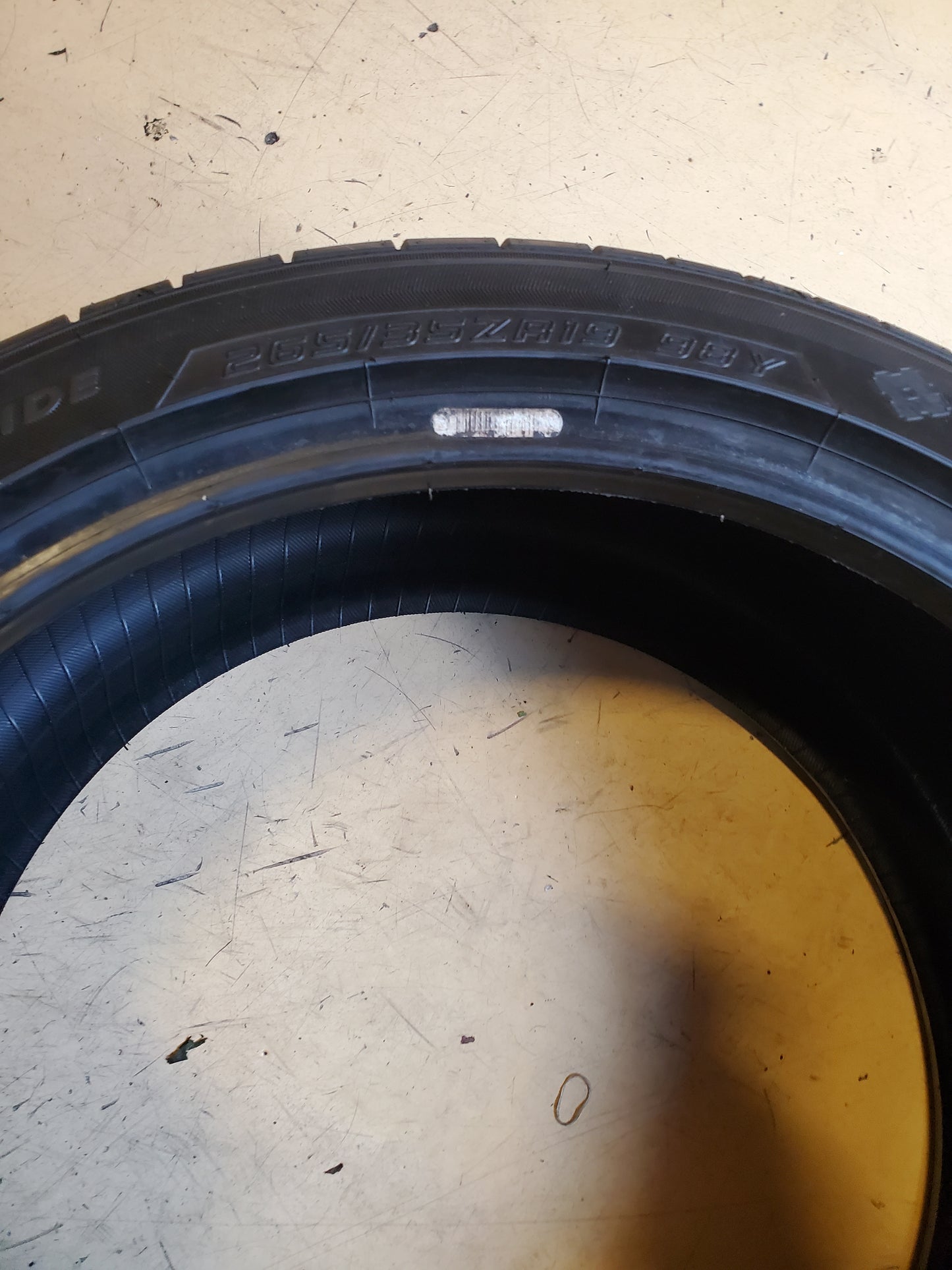 USED 9/32” SUMITOMO HTRZ5 BSW P 265 35 19 98Y XL PERFORMANCE TIRE HTR64