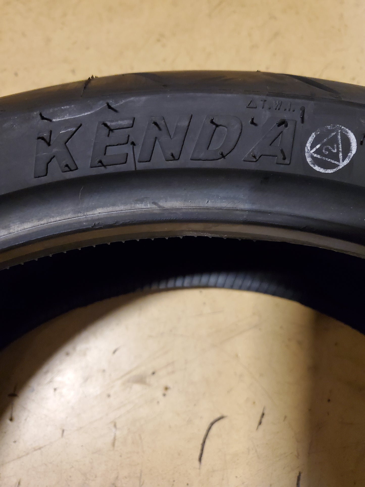 KENDA KM1 ST ROAD BSW 190 50 17 73W REAR MOTORCYCLE TIRE 040015017B1