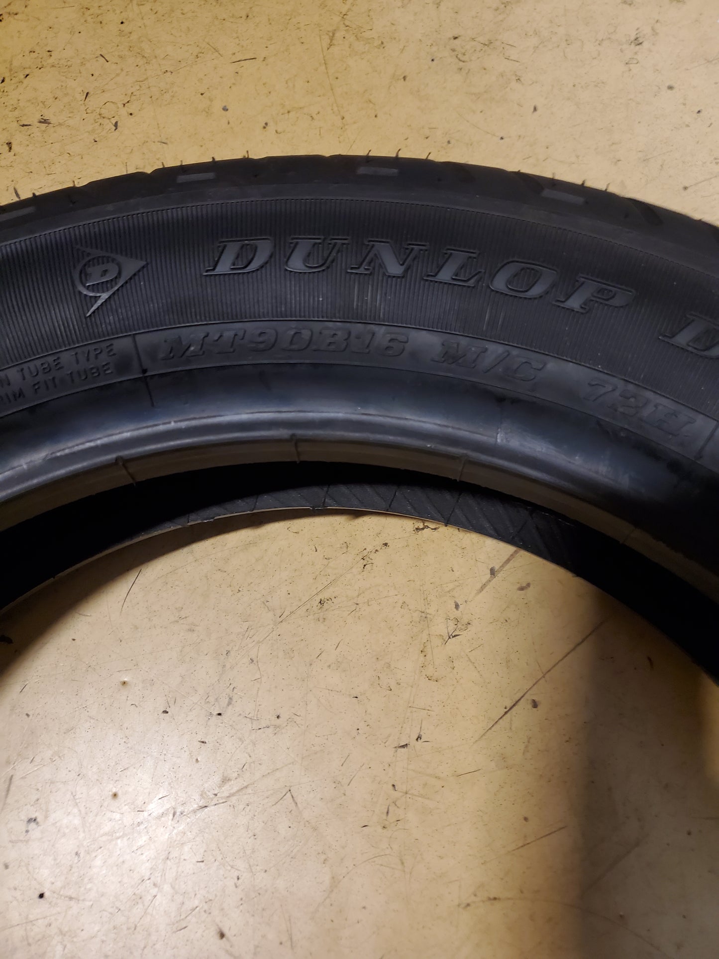 DUNLOP D402F HARLEY DAVIDSON MT90 16 72H FRONT MOTORCYCLE TIRE 45006018