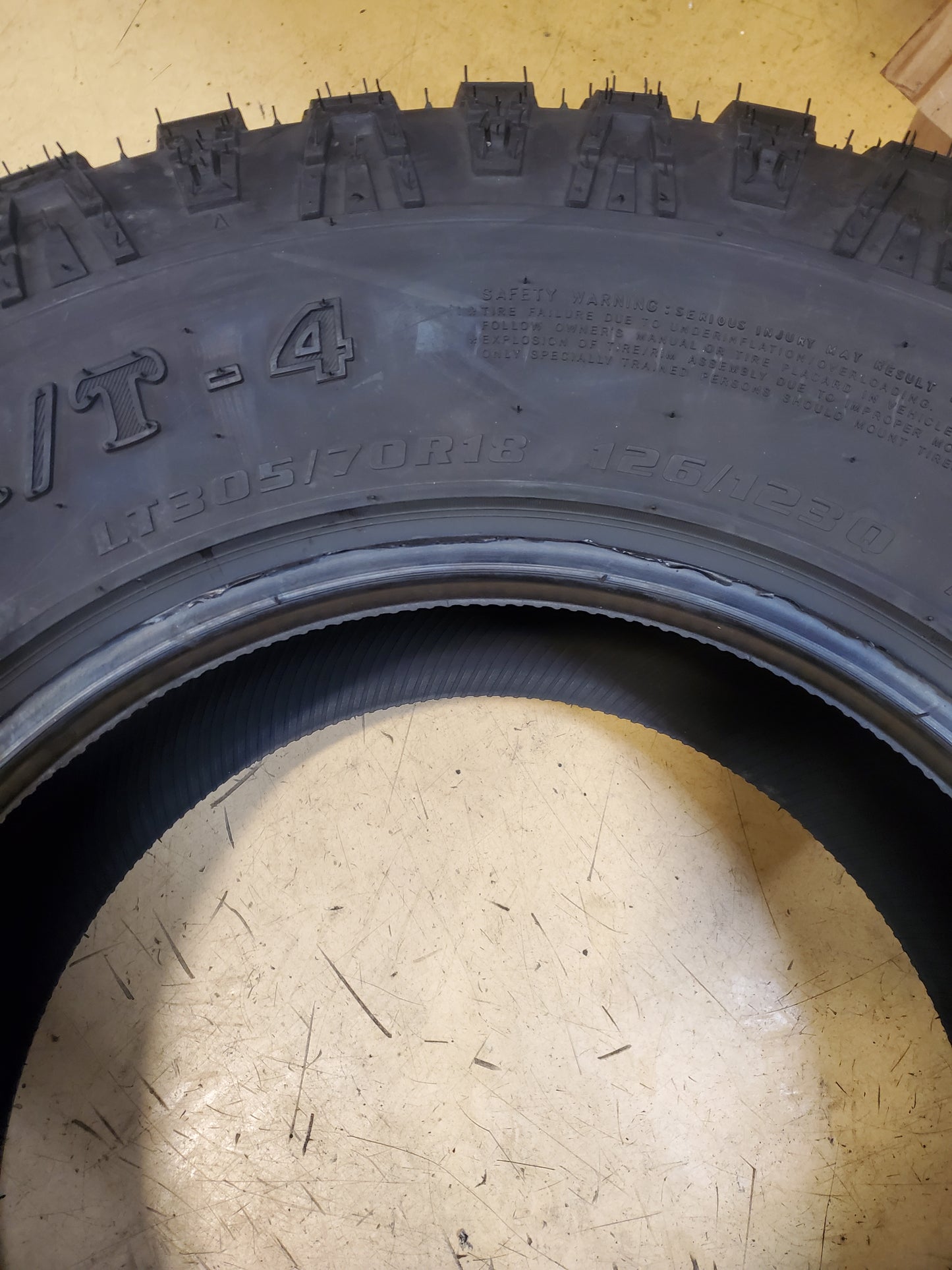 KANATI TRAIL HOG A/T-4 BSW LT 305 70 18 126/123Q 10PLY ALL TERRAIN TIRE LTG1830570