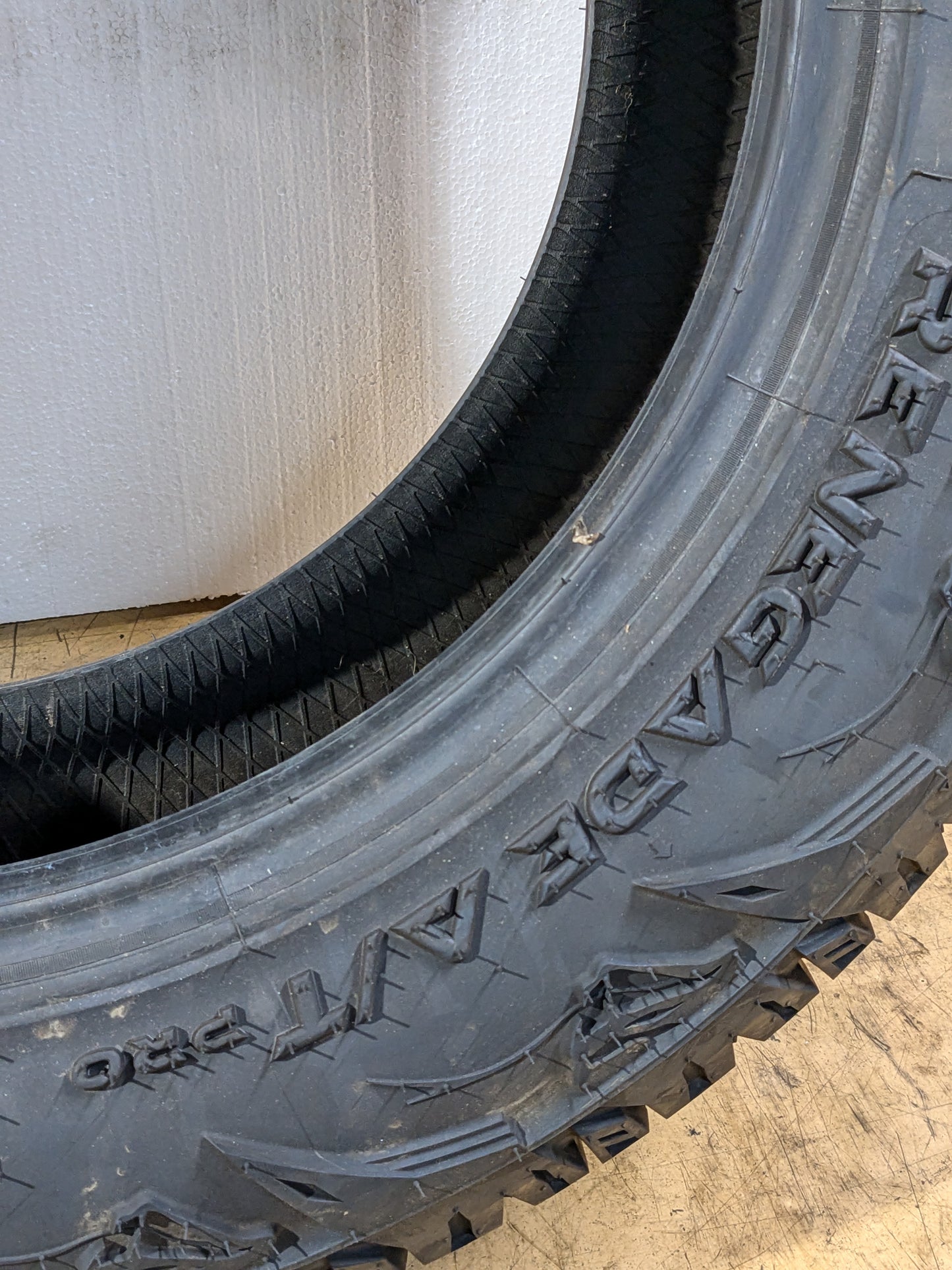 RADAR RENEGADE A/T PRO BSW LT 275 60 20 123/120S LRE 10 PLY TIRE RACSTH0014