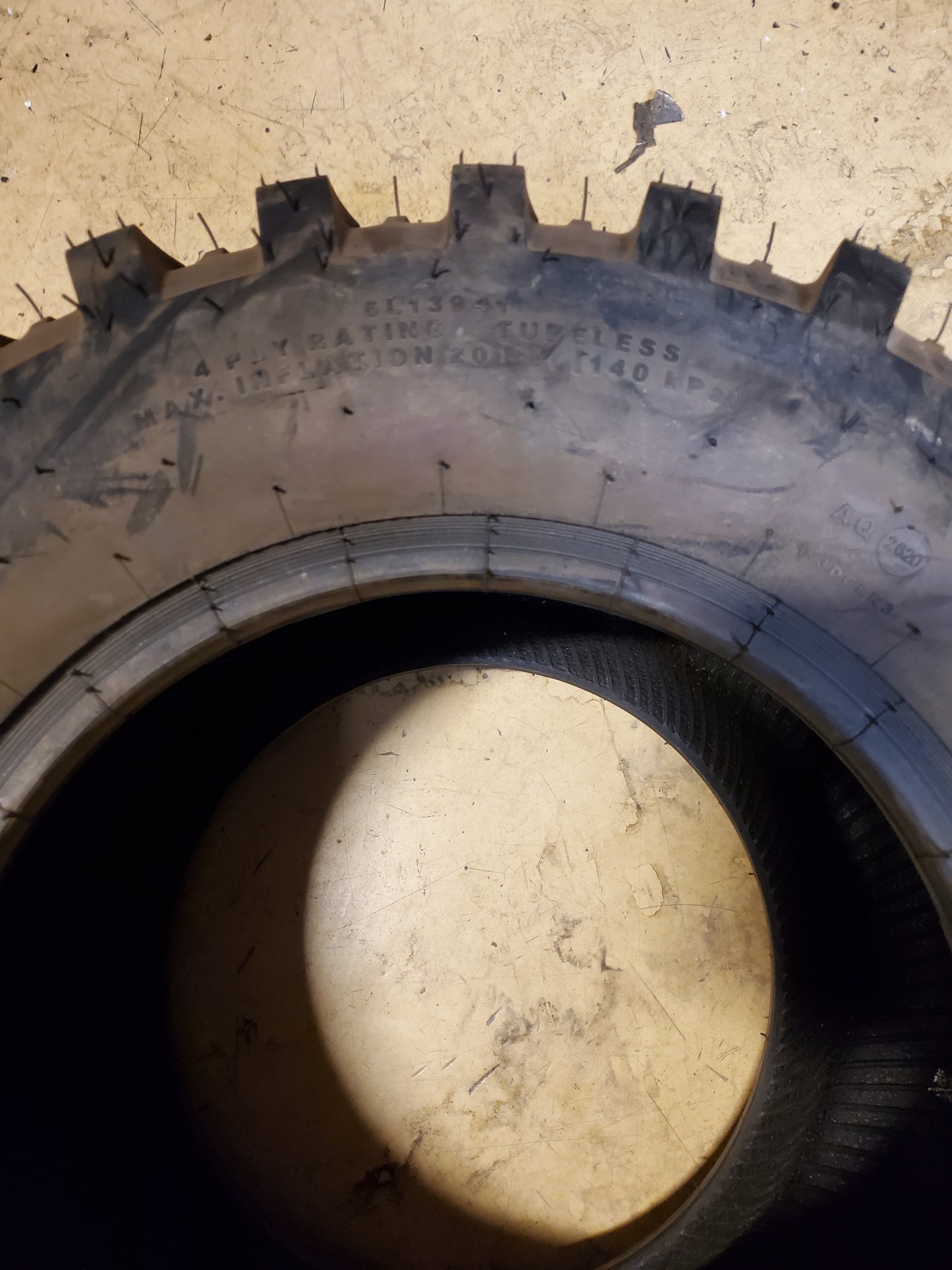 NOS CARLISLE VERSA TURF BSW 24 12 12 99A4 4PLY LAWN TIRE 6L13941 6L13941