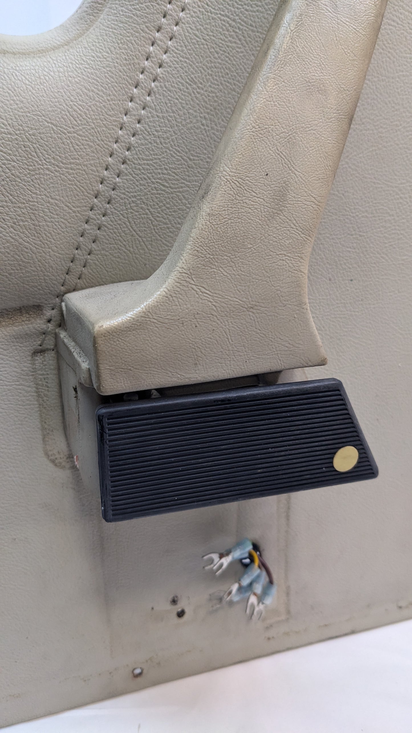 USED PORSCHE 911 CARRERA LEFT LEATHER DOOR PANEL WITH TWEETER AND HANDLE
