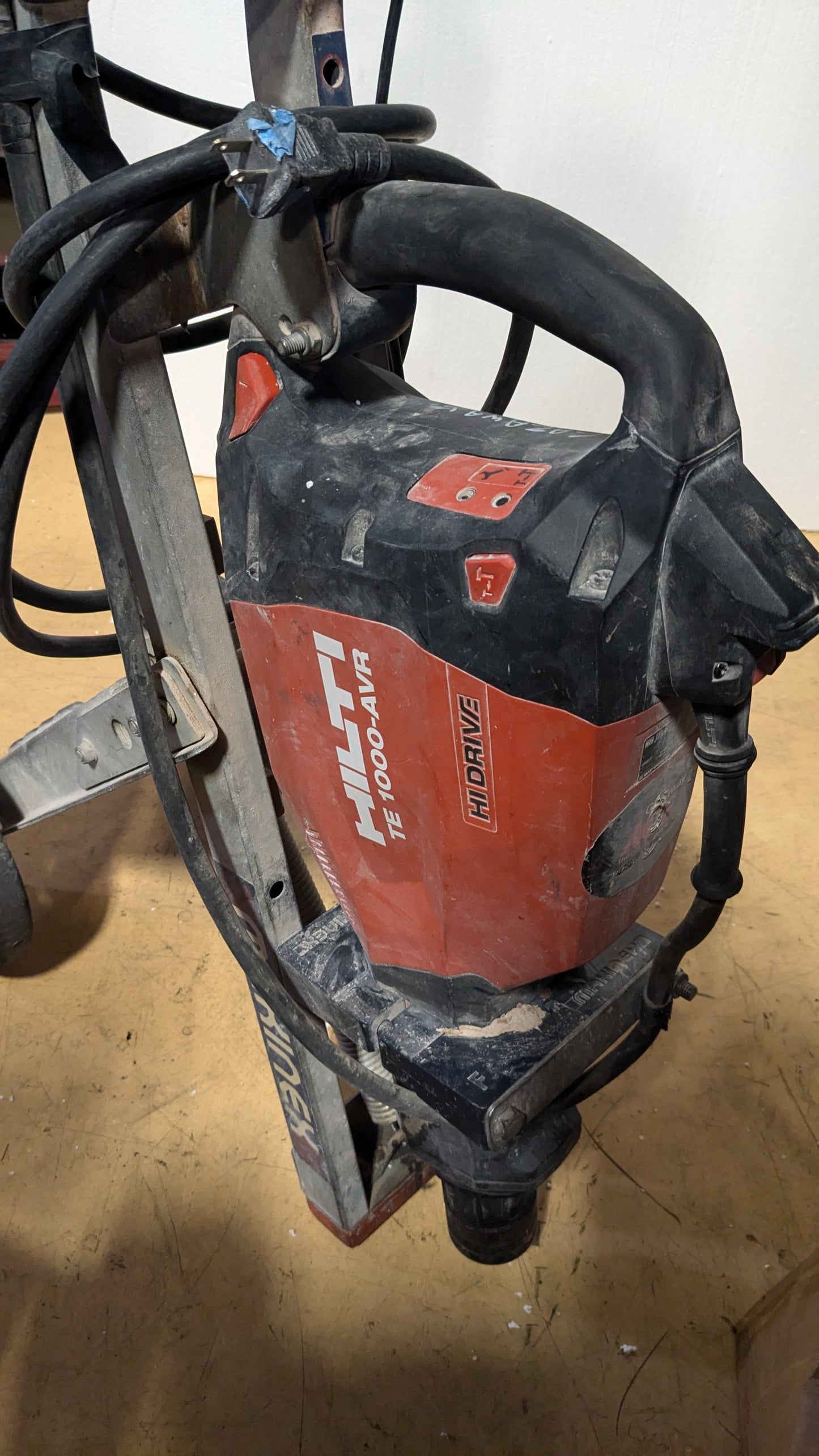 USED MAKINEX JACKHAMMER WITH HILTI TE 1000-AVR DEMOLITION HAMMER
