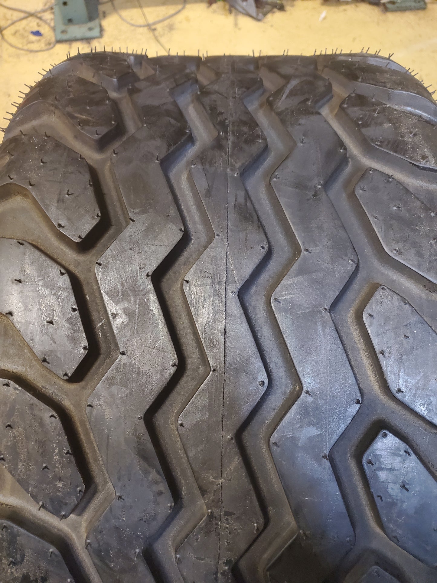 ALLIANCE FARMPRO IMPLEMENT 327 BSW 340 55 16 12PLY FARM TIRE 32700308