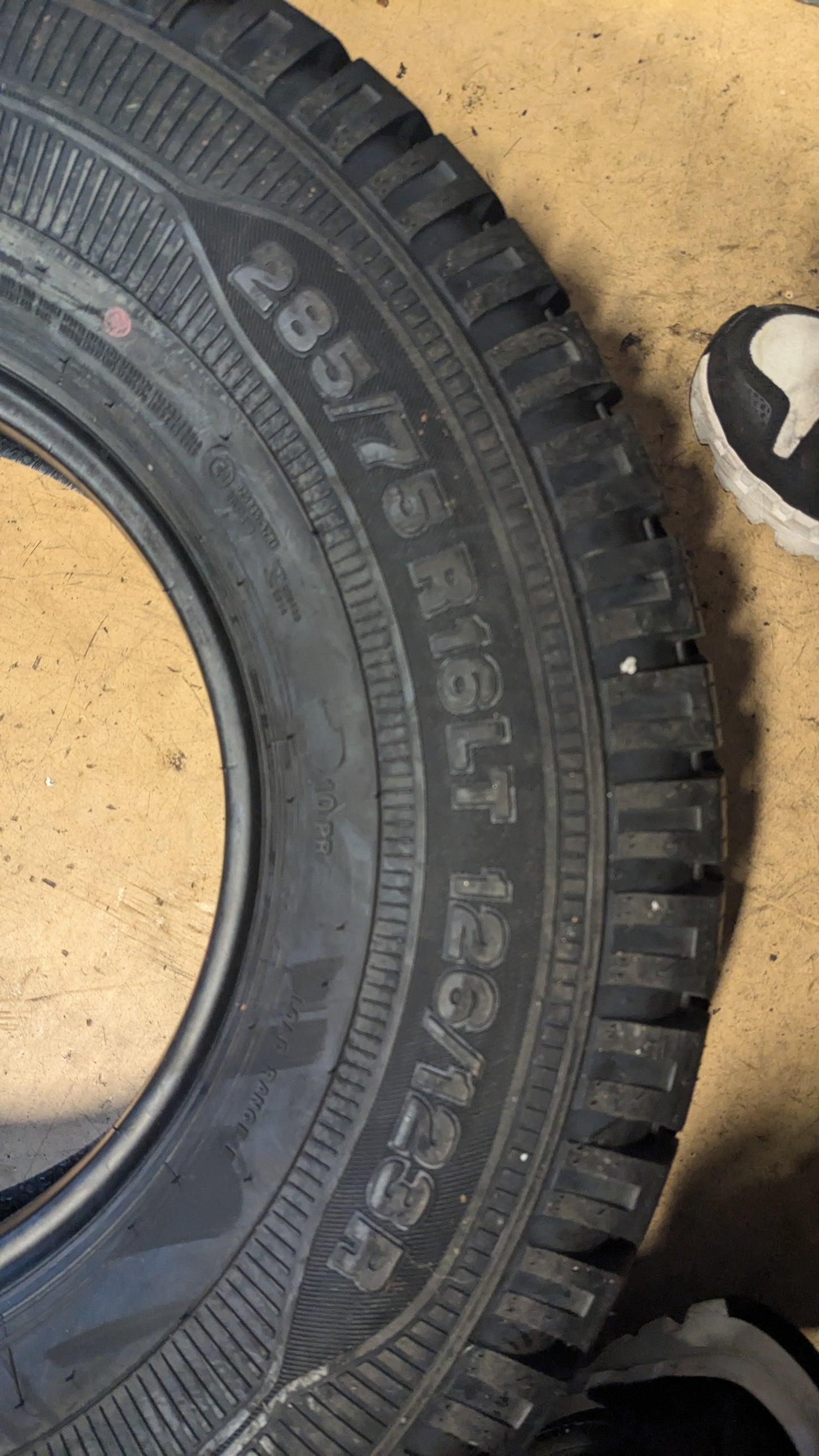 ZEETEX AT 1000 BSW P 285 75 16 126/123R 10PLY ALL TERRAIN TIRE 1200032169