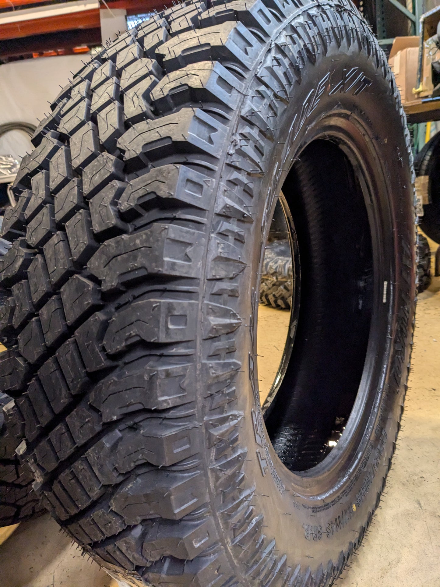 ATTURO TRAIL BLADE X/T BSW LT 255 70 18 117/114S LRD 8 PLY RUGGED TERRAIN TIRE TBXTDK5R3LA