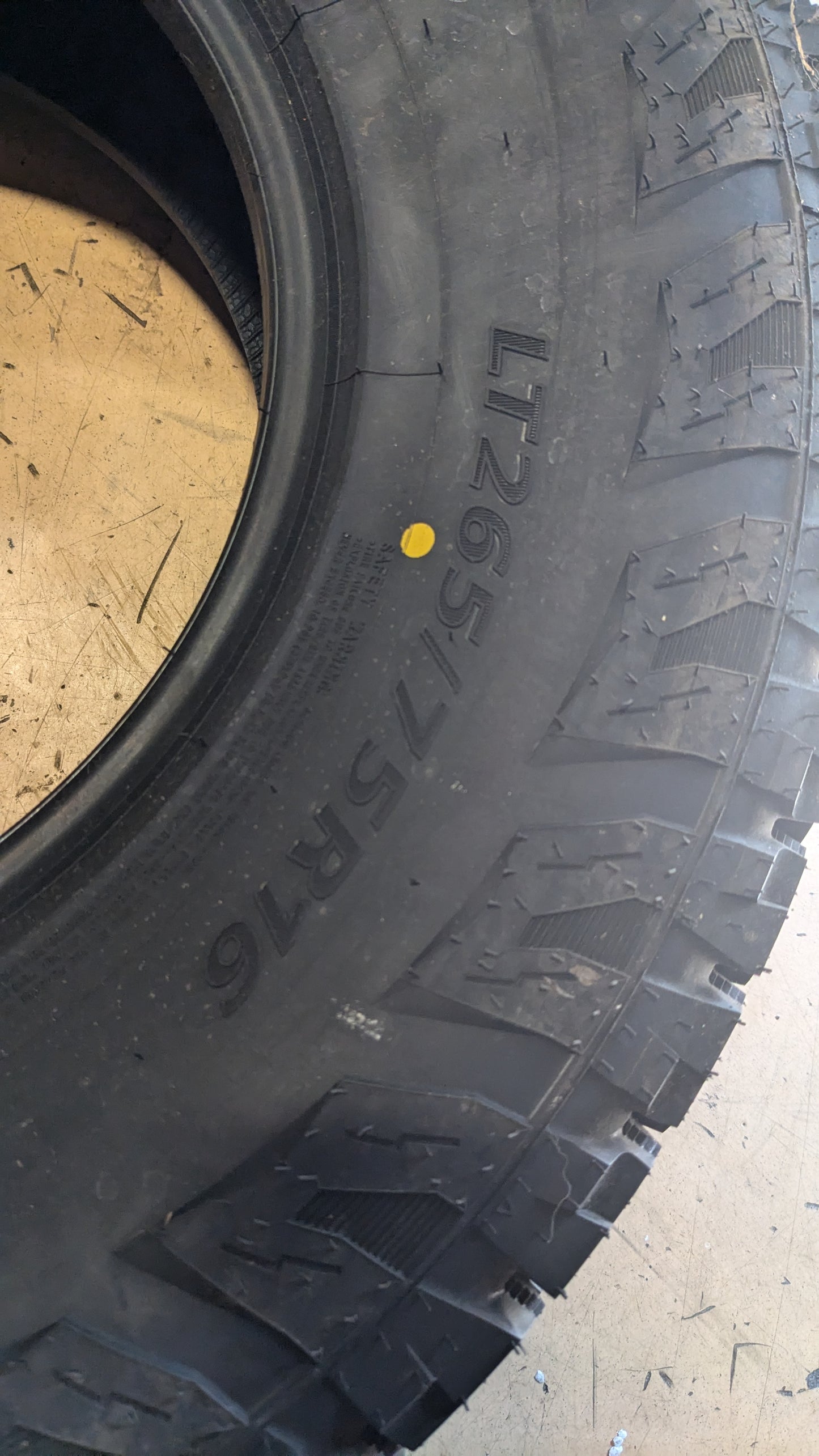 ACHILLES DESERT HAWK BSW LT 285 65 20 126/123S 10 PLY TERRAIN TIRE ADK67
