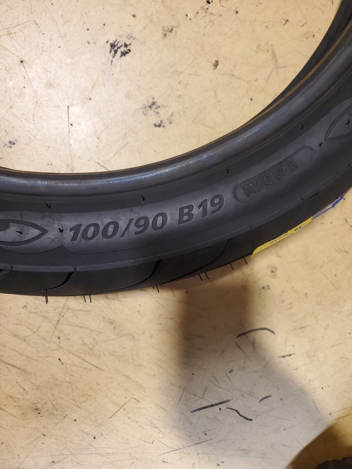 MICHELIN COMMANDER II BSW 100 90 19 57H FRONT MOTORCYCLE TIRE 02690