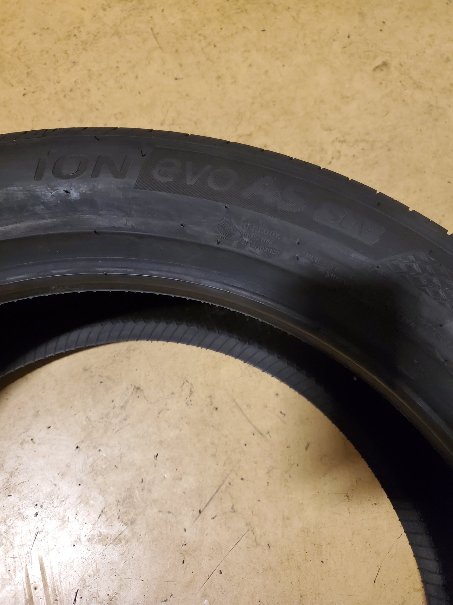 NO FOAM HANKOOK ION EVO AS SUV IH01A P 235 50 20 104W XL ALL SEASON TIRE 1033209