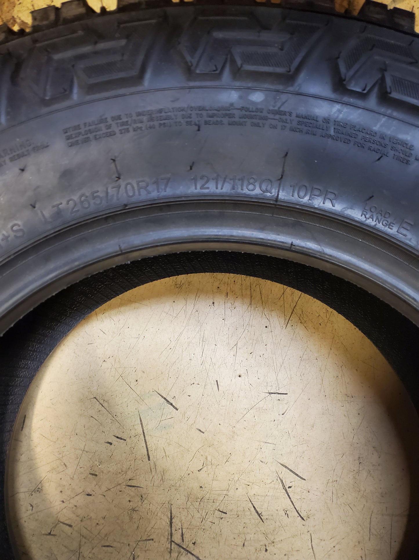 FURY COUNTRY HUNTER R/T BSW LT 265 70 17 121/118Q 10PLY RUGGED TIRE RT2657017A