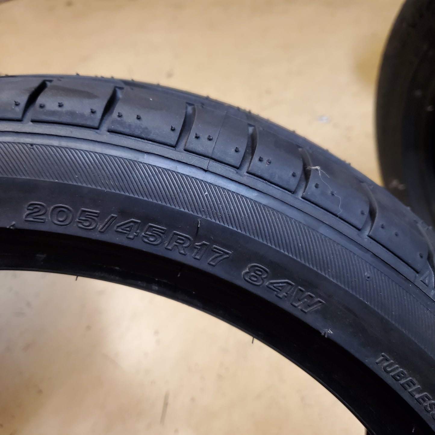 BRIDGESTONE POTENZA S001 P 205 45 17 84W SL ALL SEASON TIRE 004663